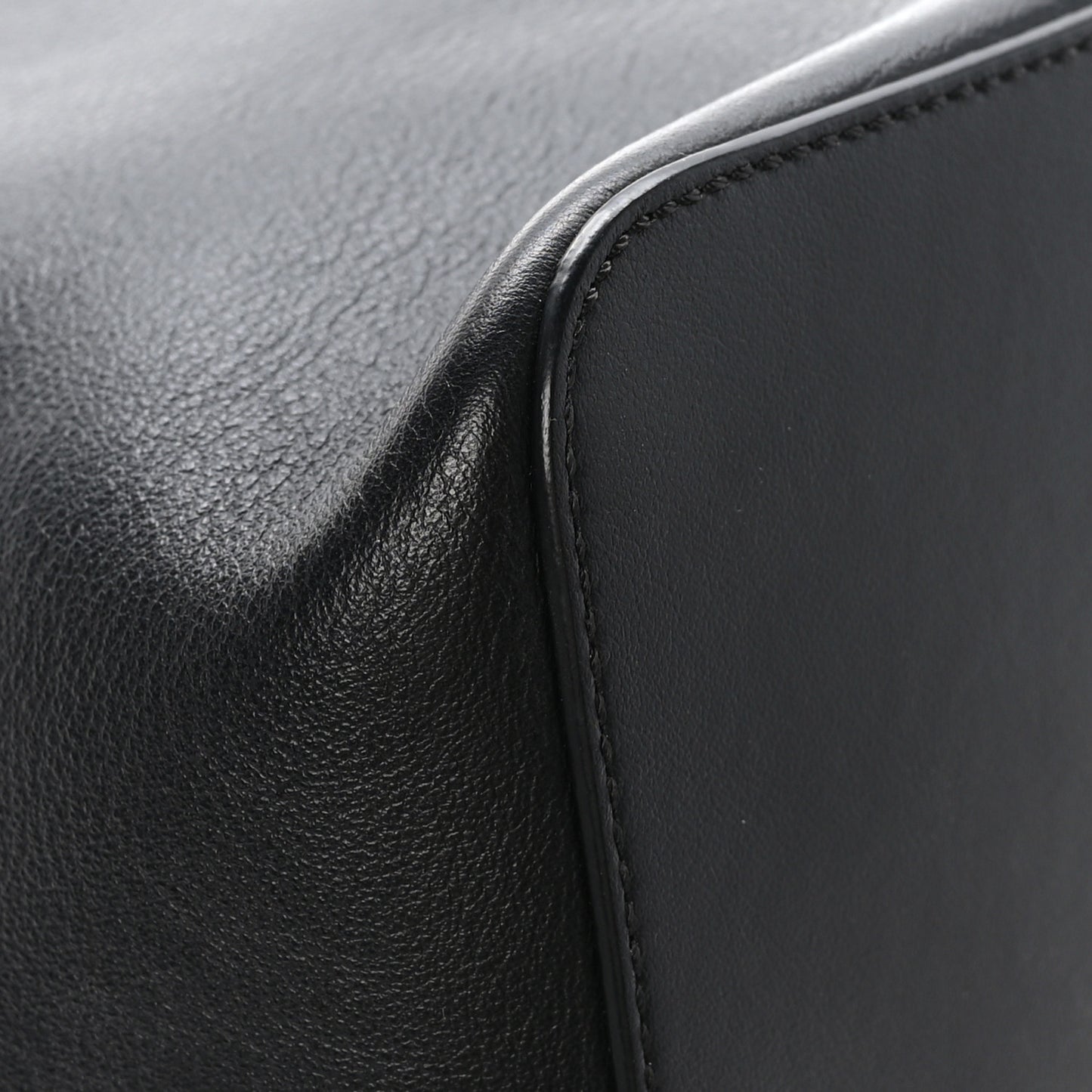 Vitello Grace Matte F is Fendi Grande Mon Tresor Bucket Bag Black
