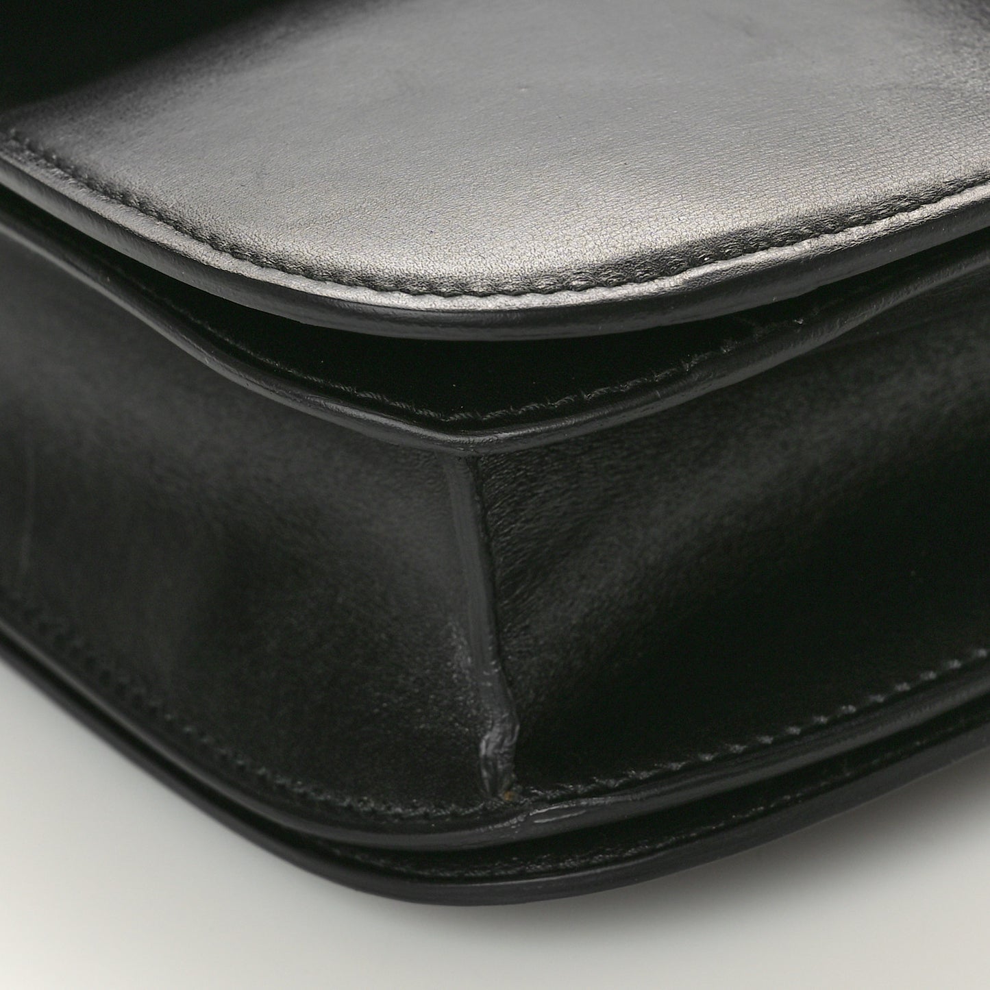 Box Calfskin Medium Classic Box Flap Black