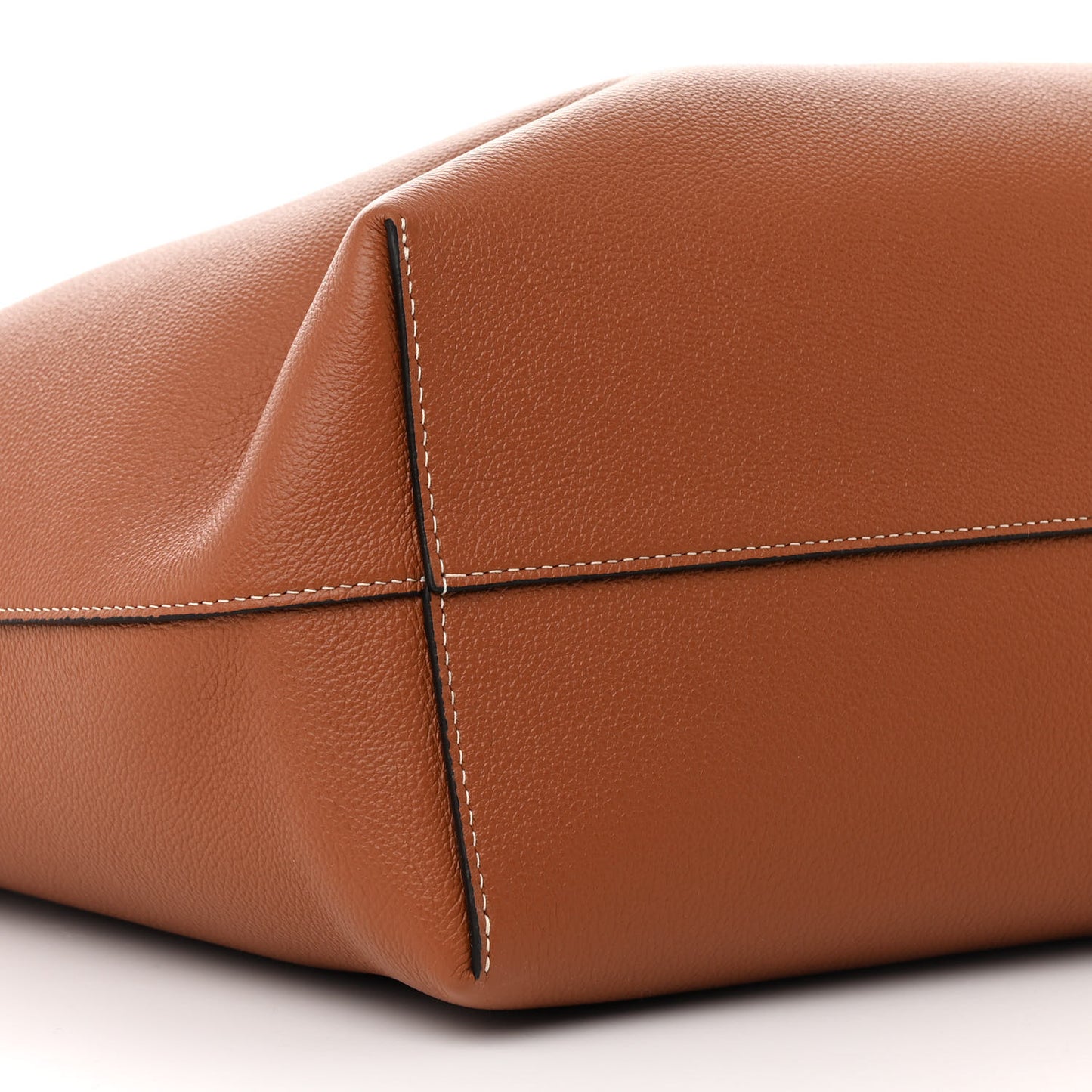 Grained Calfskin Triomphe Medium Cabas Anais Tan