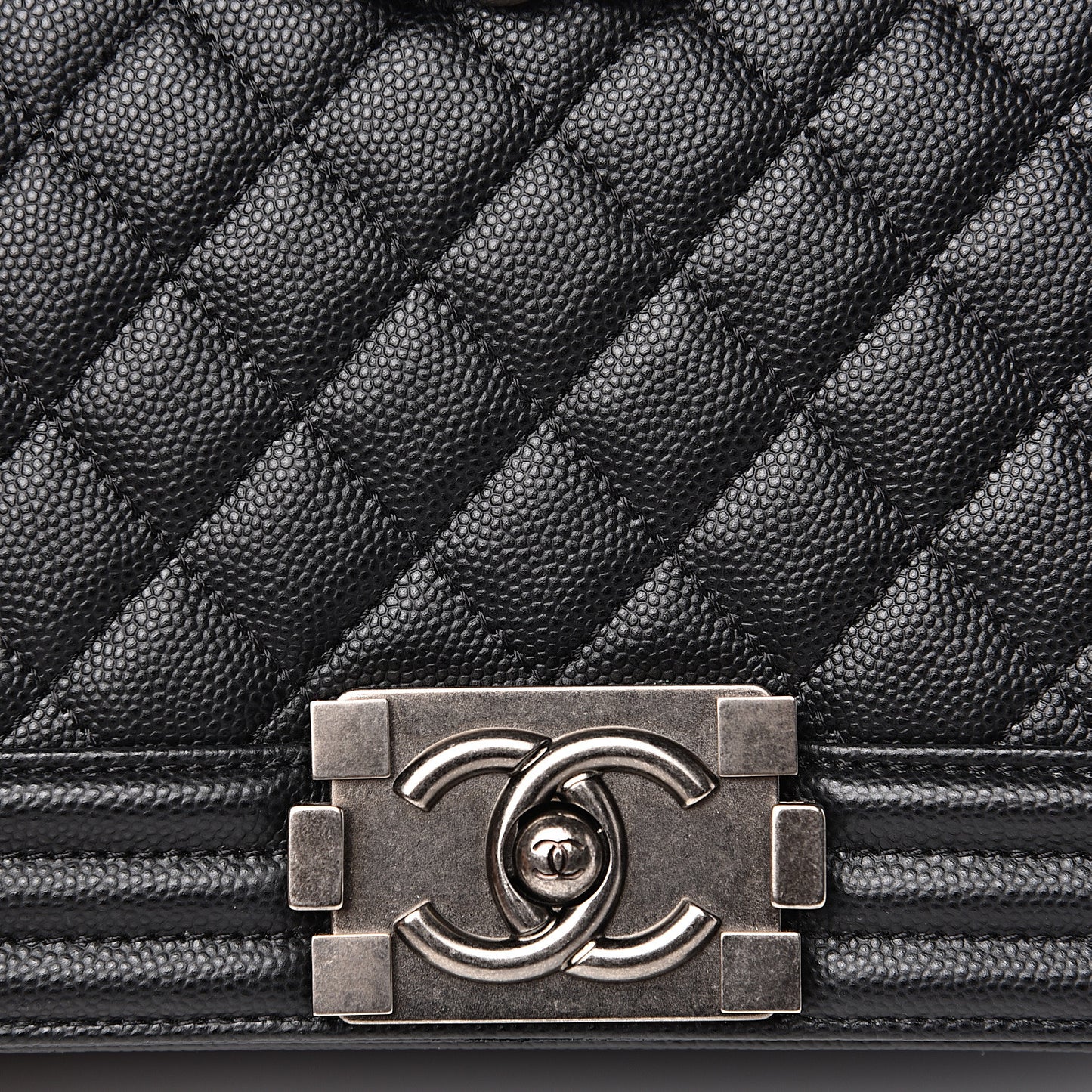 Caviar Quilted Medium Boy Flap Black