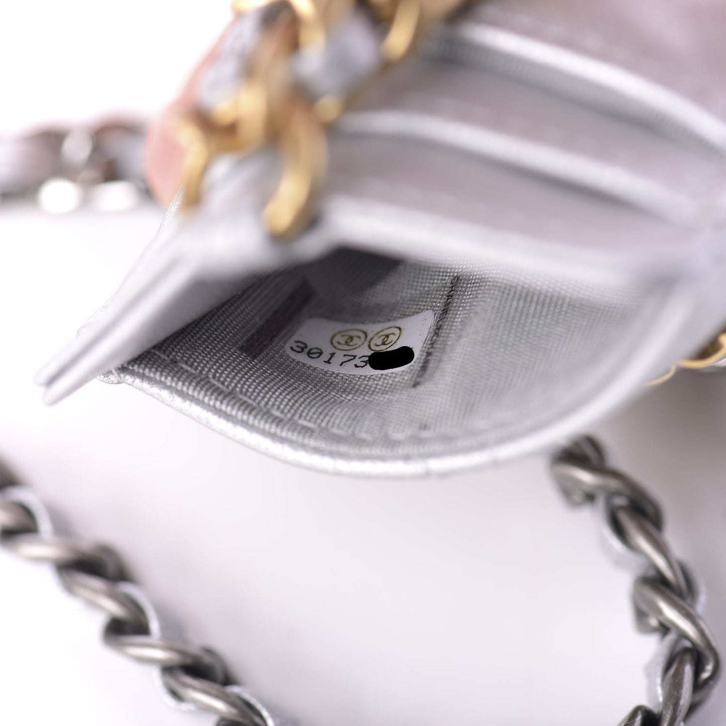 Metallic Goatskin Quilted 19 Card Holder On Chain Silver