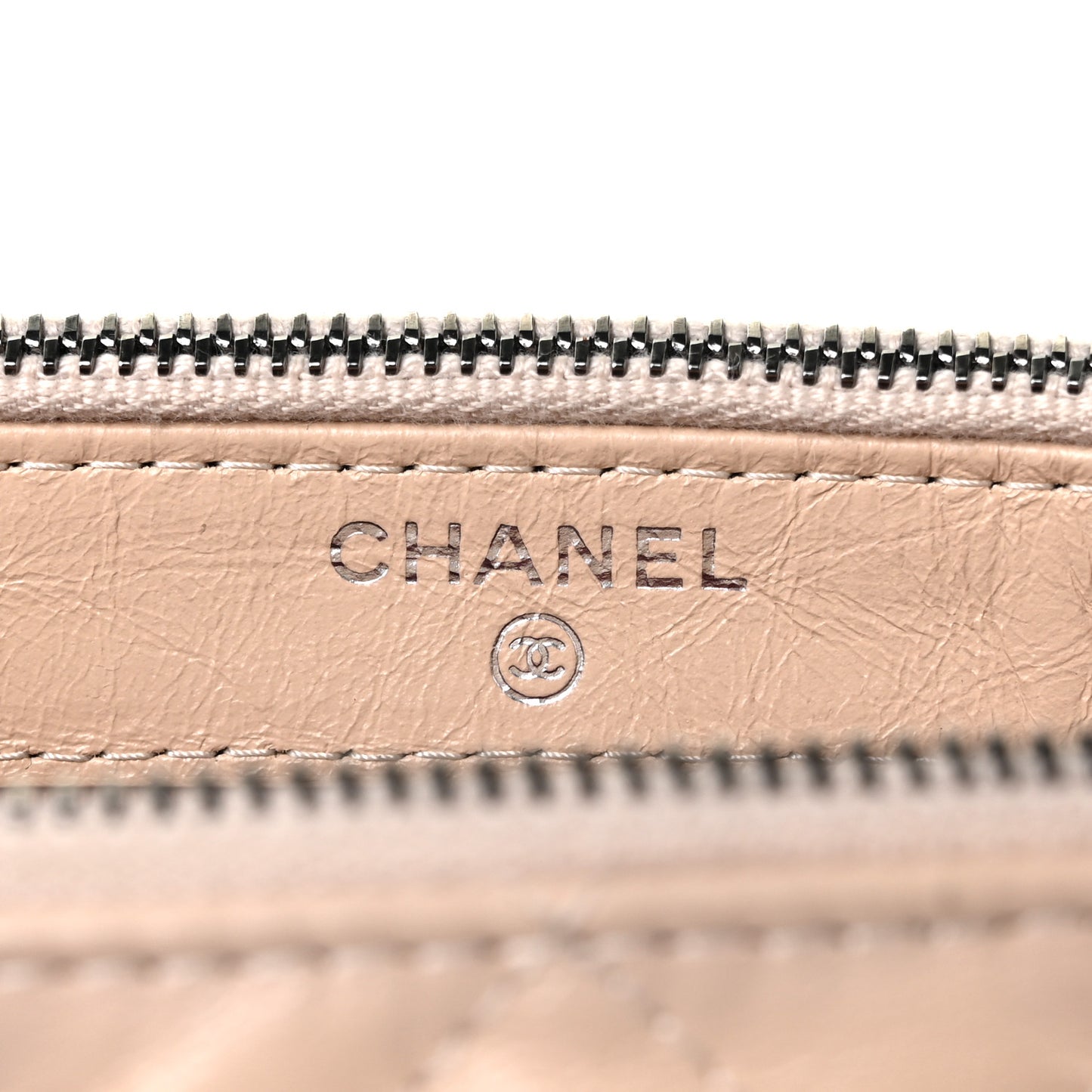 Aged Calfskin Quilted Small Gabrielle Clutch With Chain Beige Black