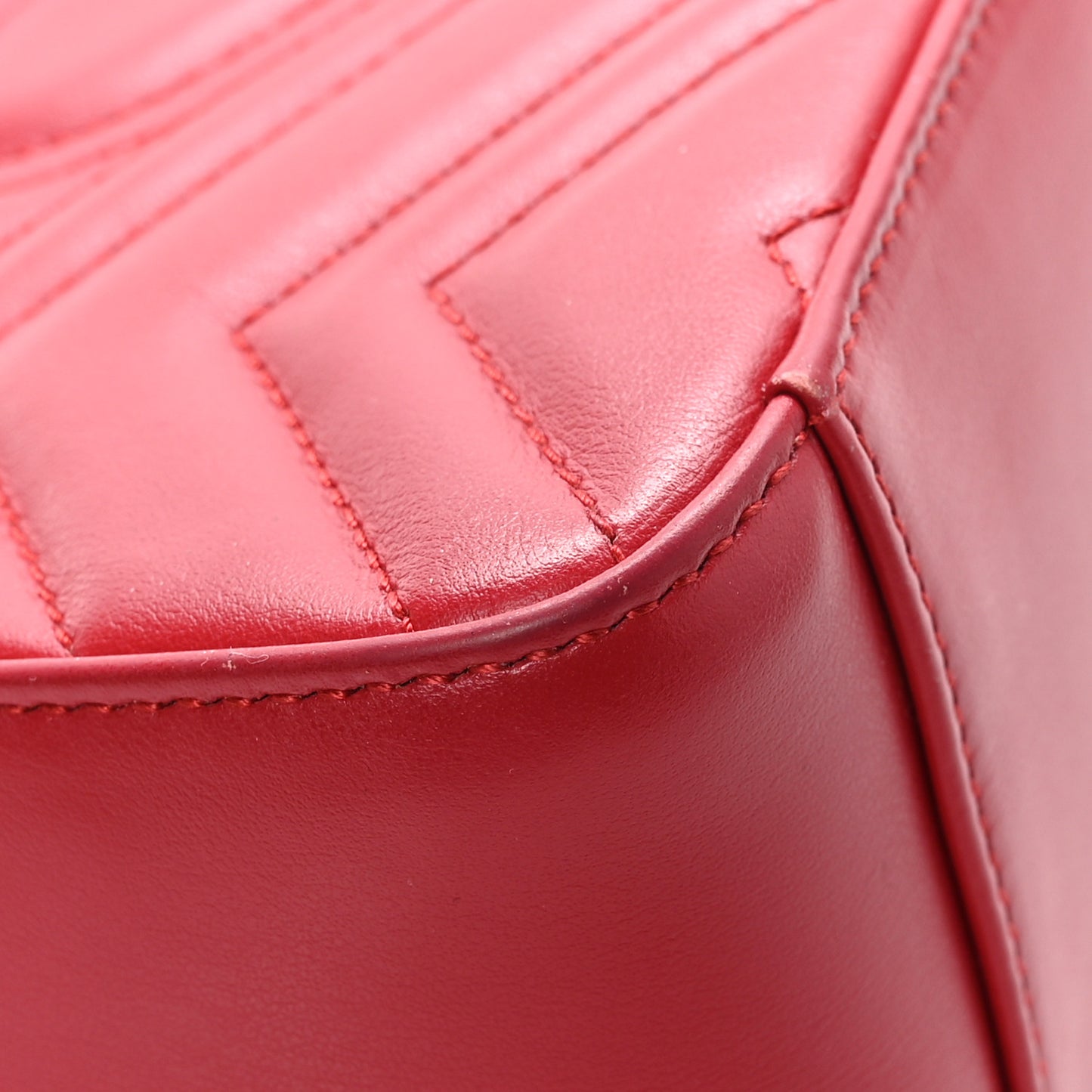 Calfskin Matelasse Mini GG Marmont Top Handle Shoulder Bag Hibiscus Red