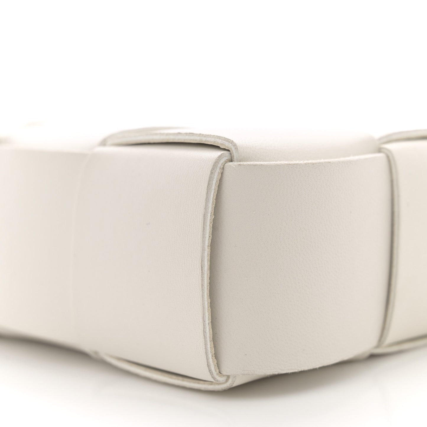 Calfskin Maxi Intrecciato Cassette Pouch On Strap Chalk