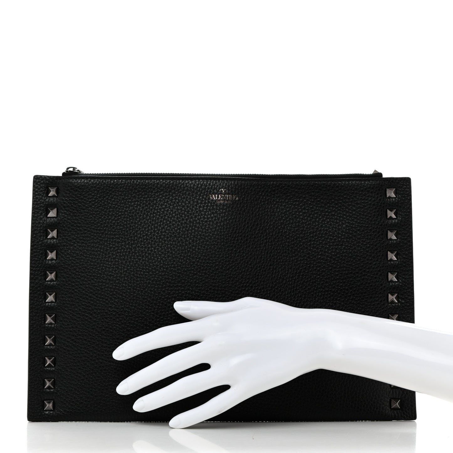 Pebbled Calfskin Large Rockstud Flat Zip Pouch Black
