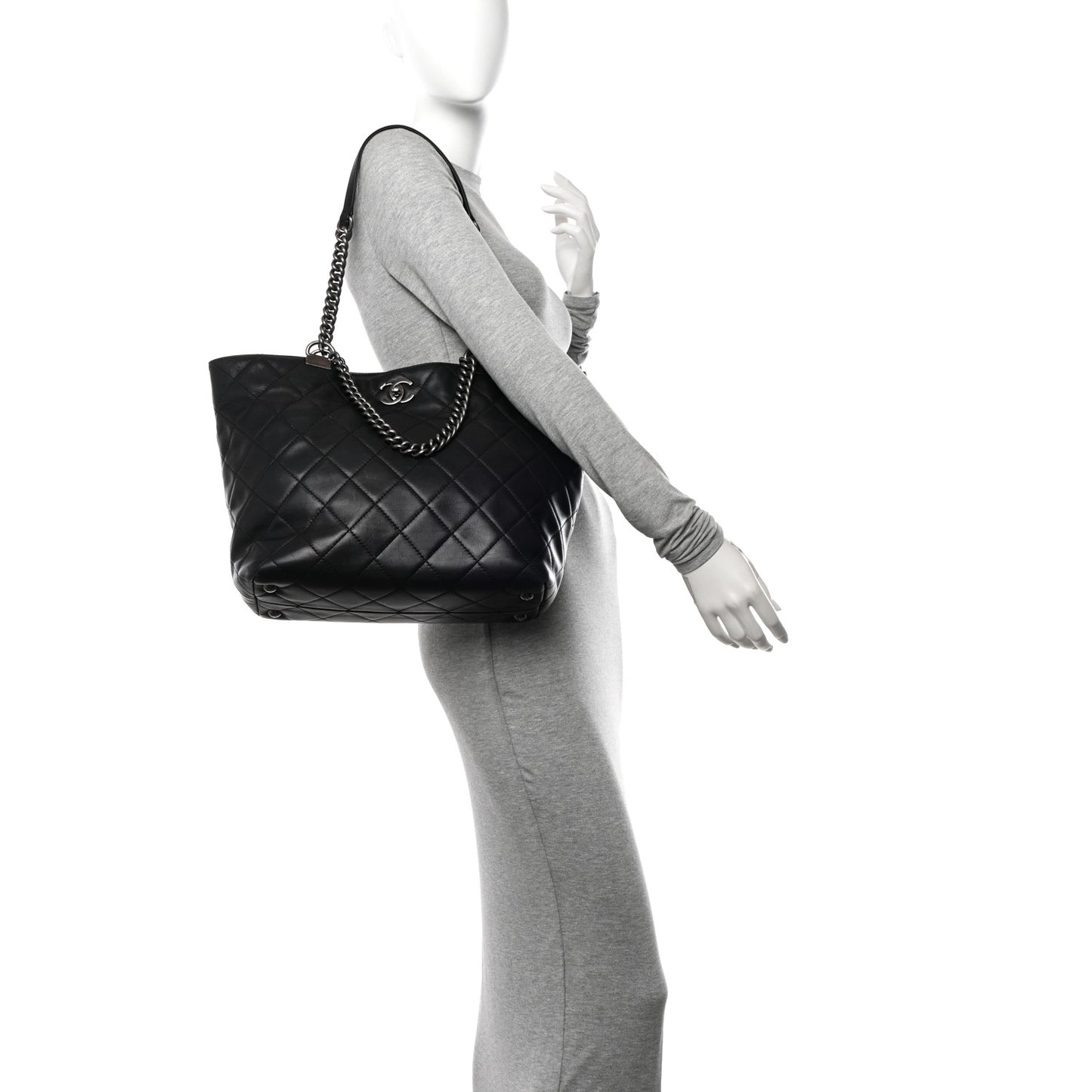 Calfskin Quilted Large Shopping In Chains Tote Black