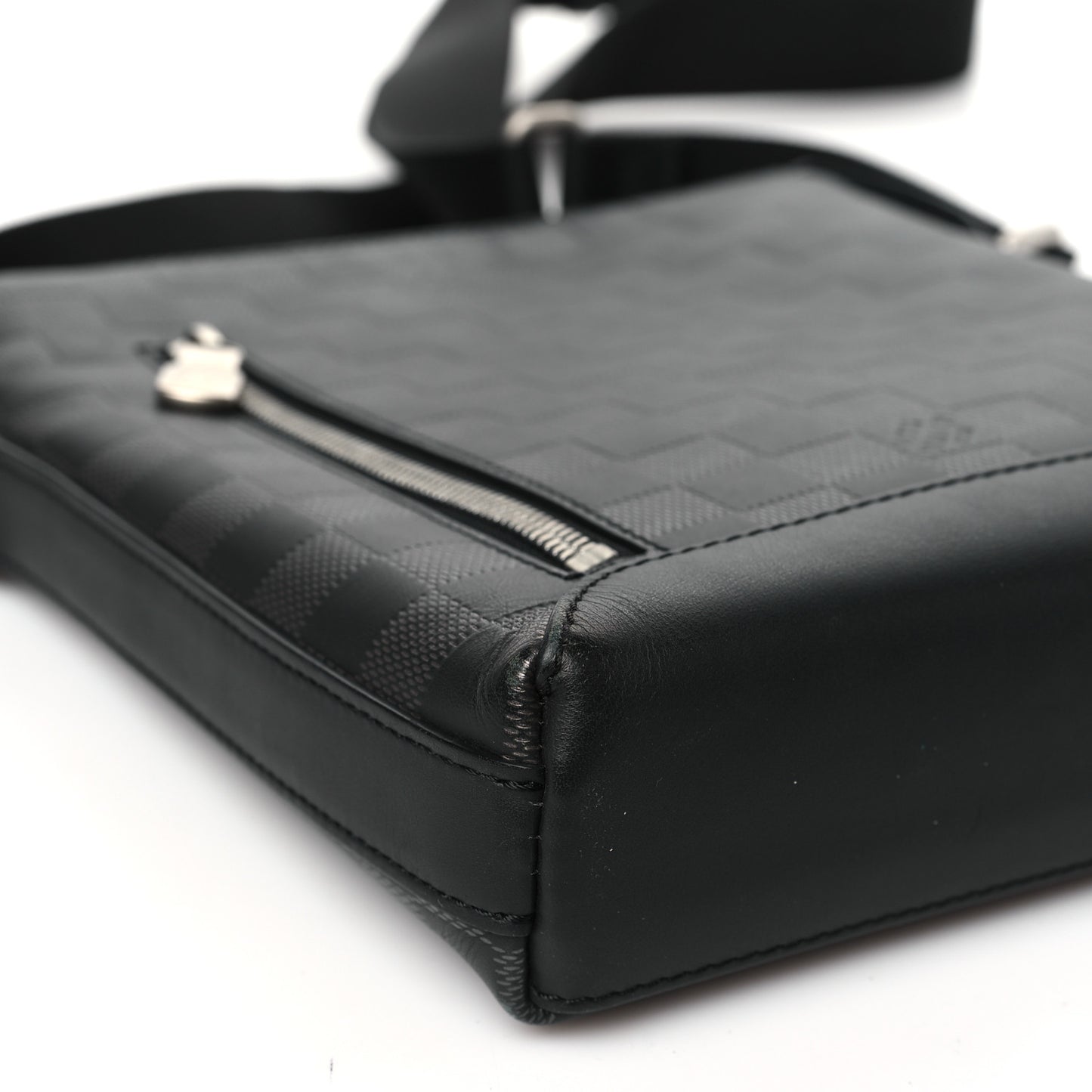 Damier Infini Discovery Messenger BB Onyx
