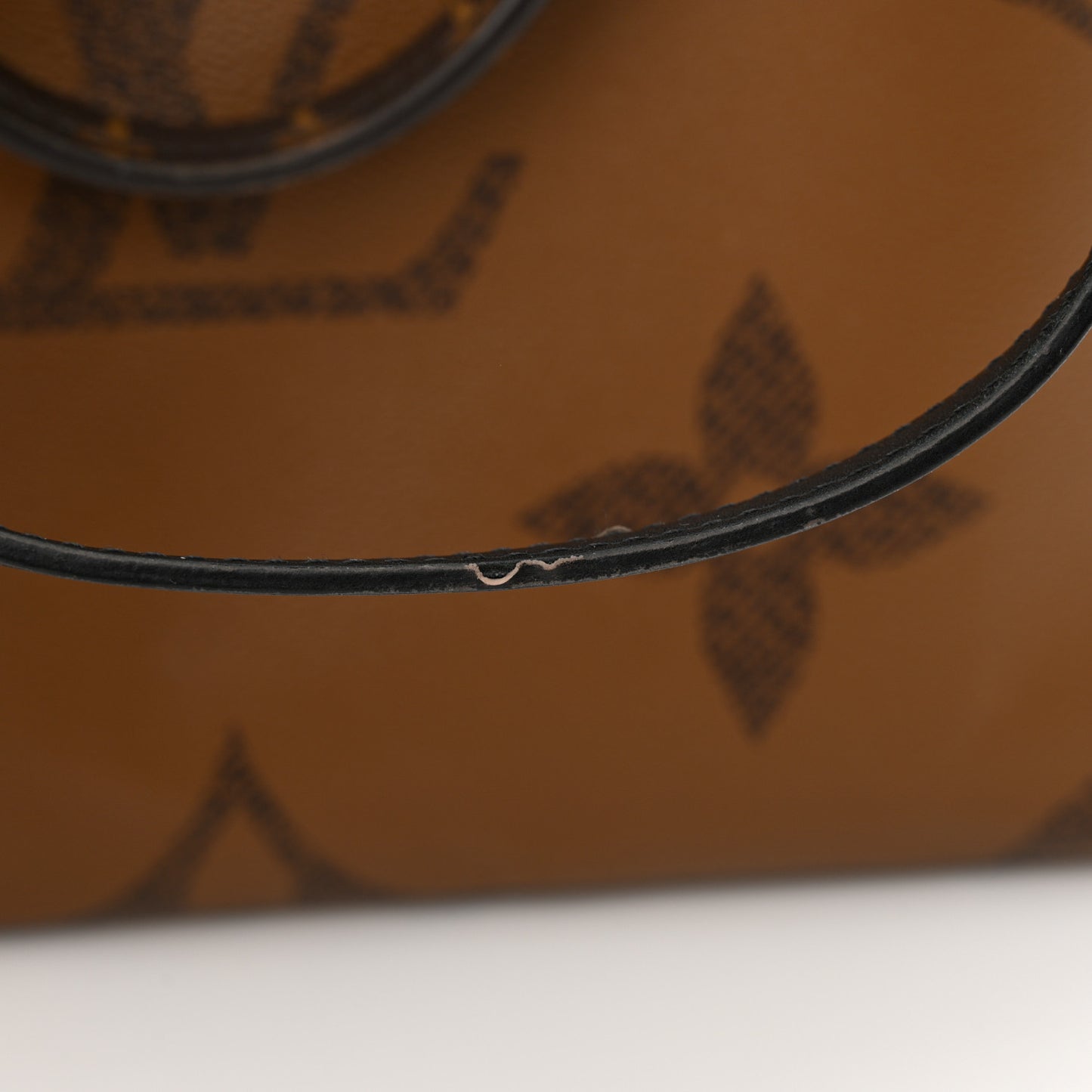 Reverse Monogram Giant Onthego MM