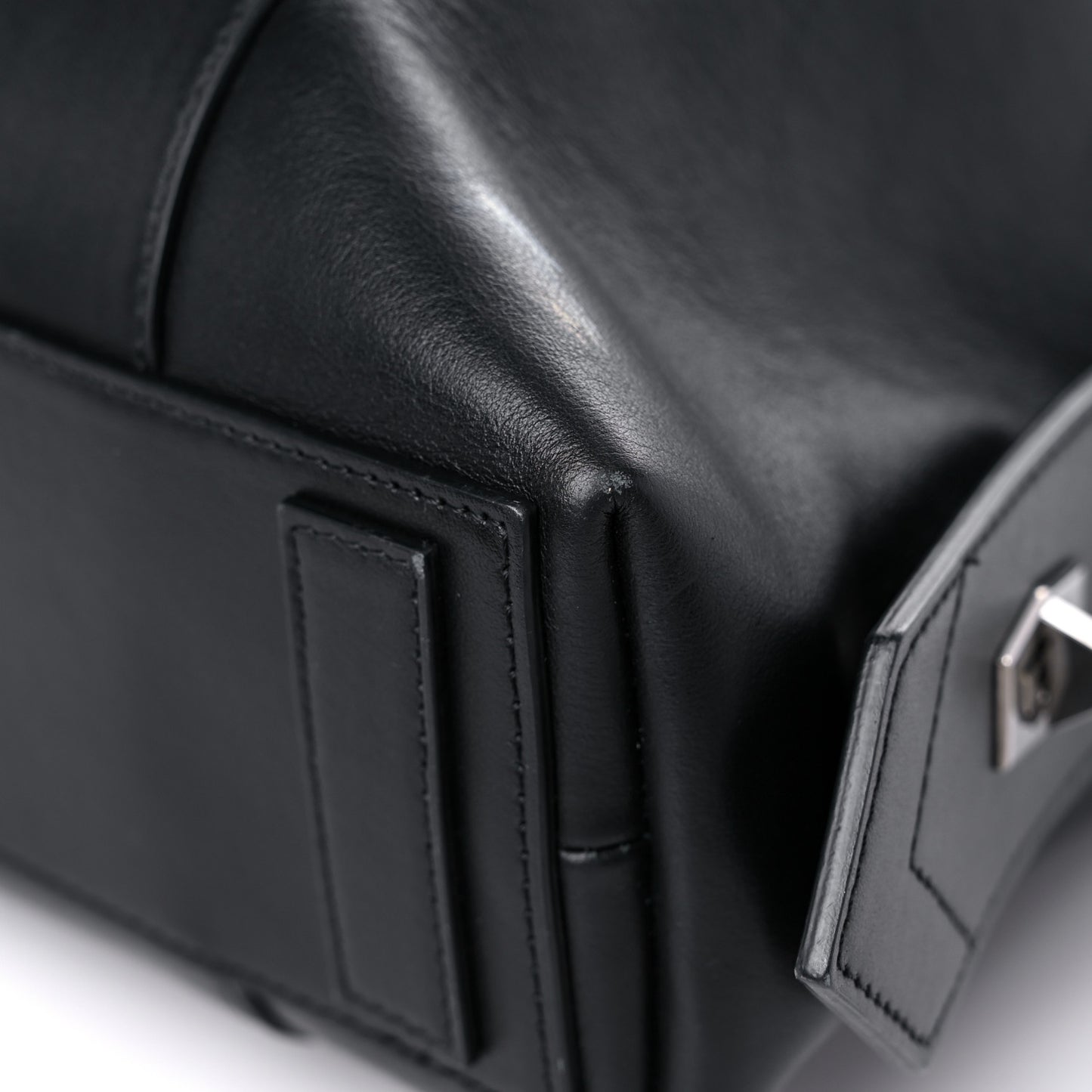 Smooth Calfskin Medium Soft Antigona Black