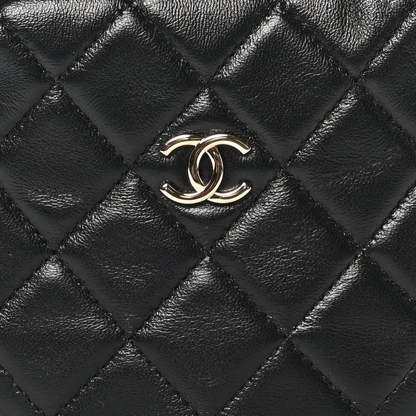 Lambskin Quilted Chain Around Pouch Black