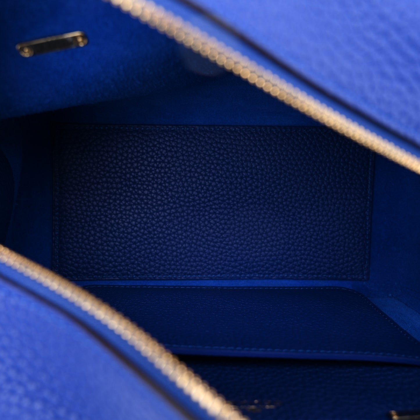 Taurillon Soft Cool Box MM Satchel Outremer