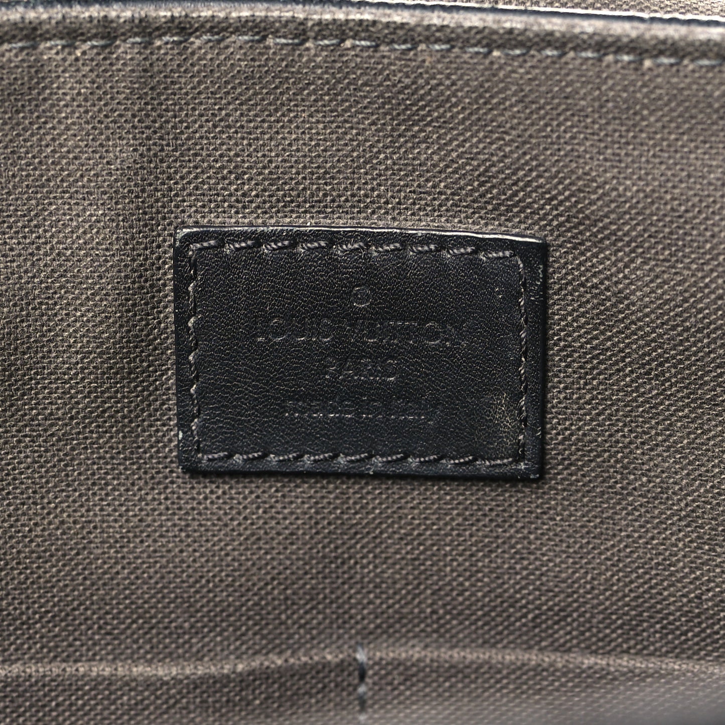 Damier Infini District MM Onyx