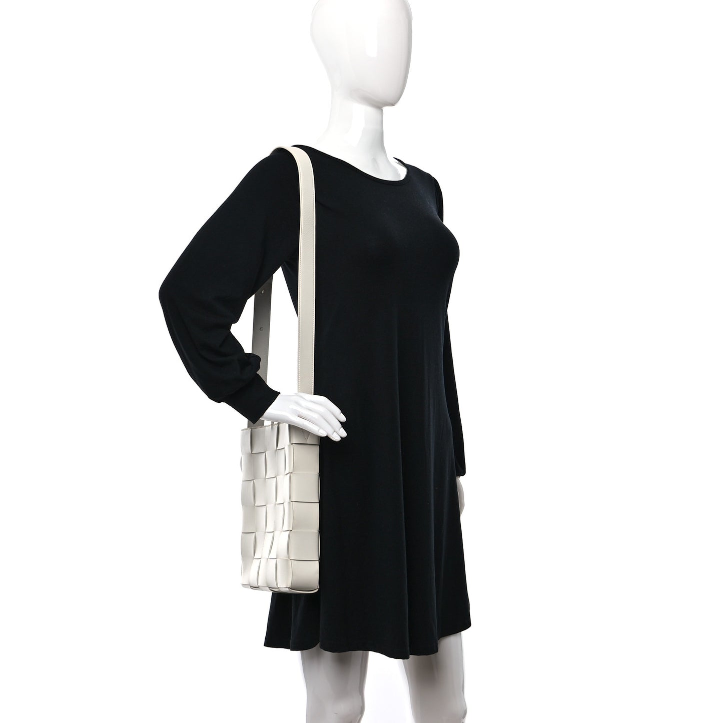 Lambskin Maxi Intrecciato Cassette Messenger Chalk