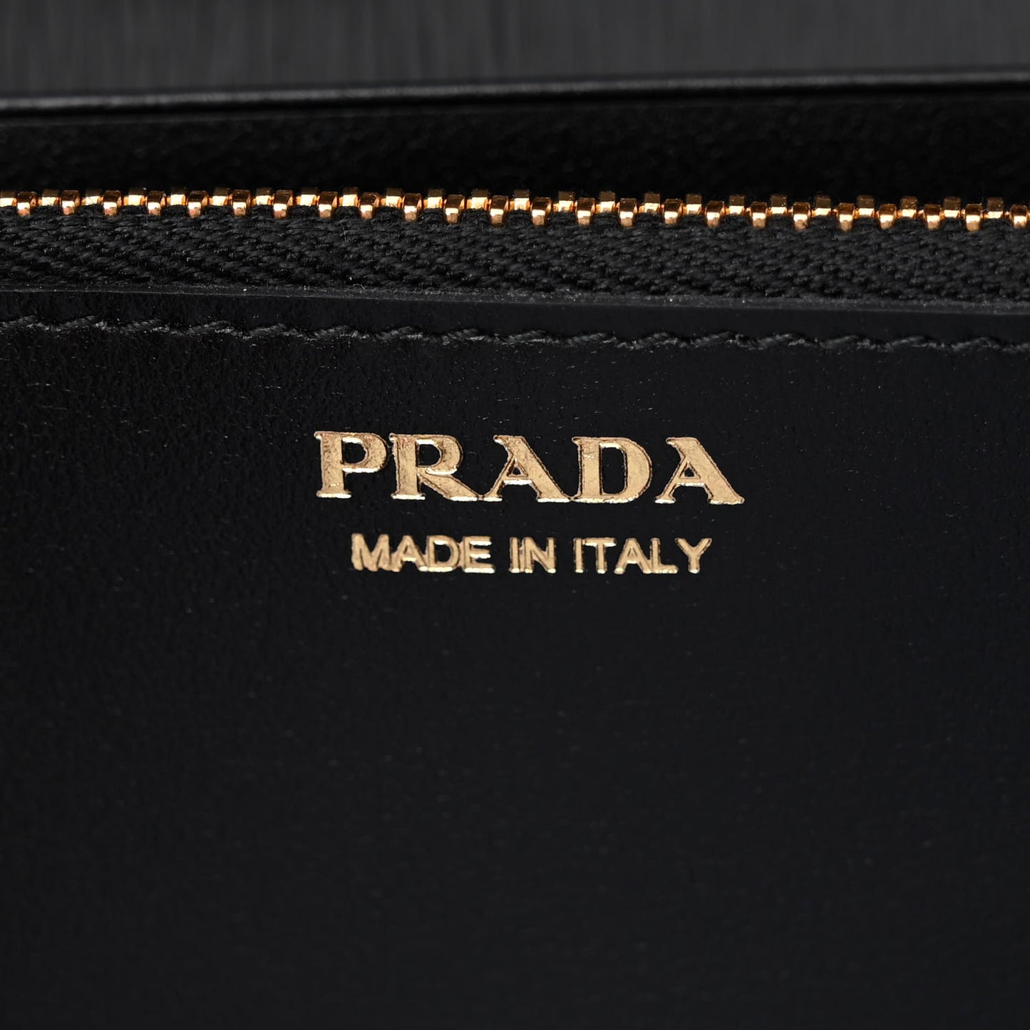 Vitello Move Metal Oro Chain Wallet Black