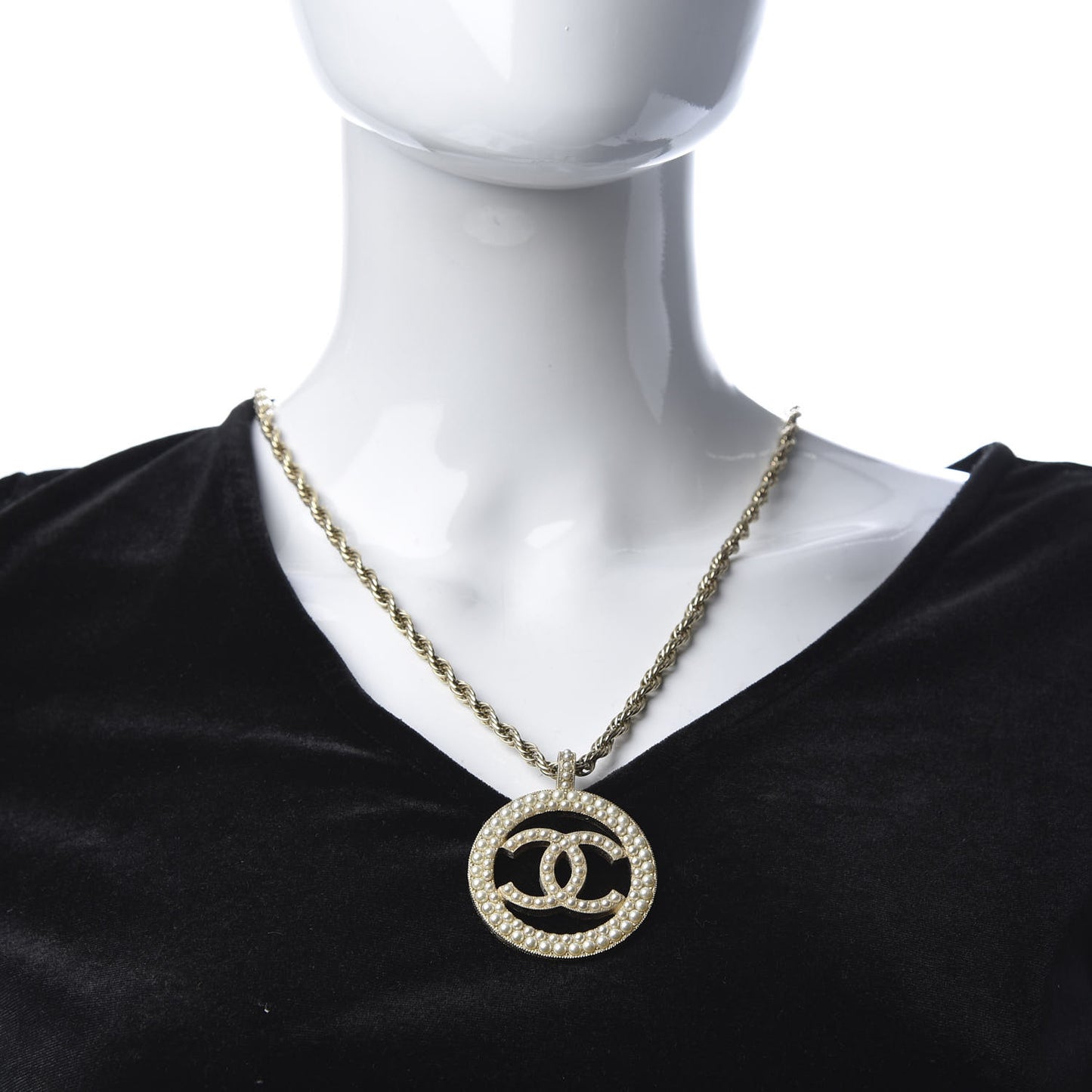 Pearl CC Round Pendant Necklace Gold