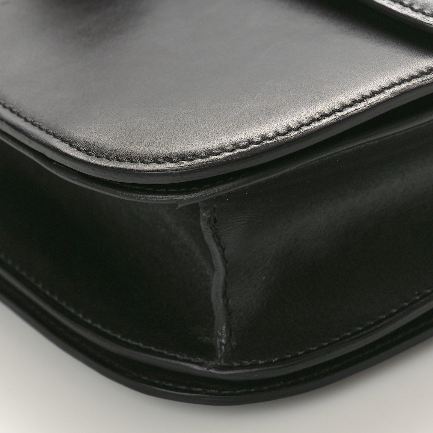 Box Calfskin Medium Classic Box Flap Black