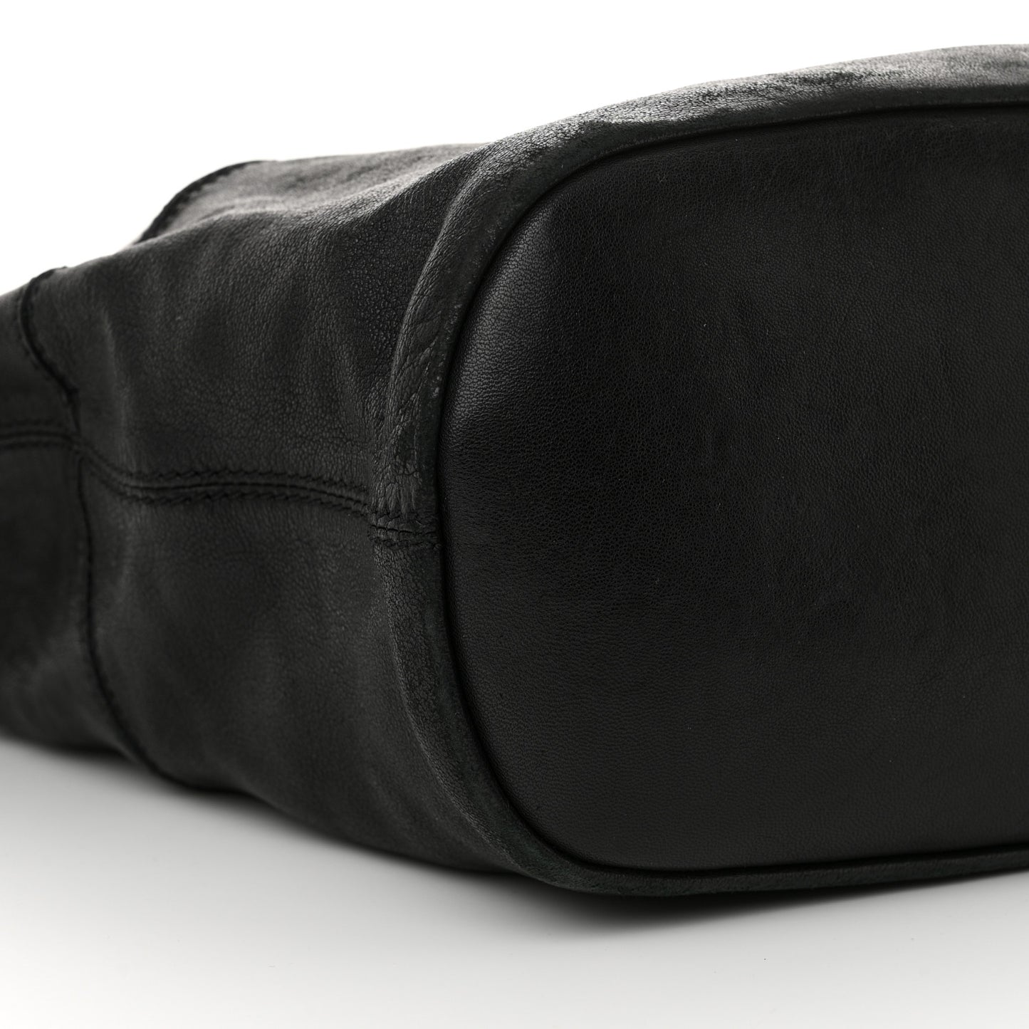 Waxy Grained Calfskin Medium Nightingale Black