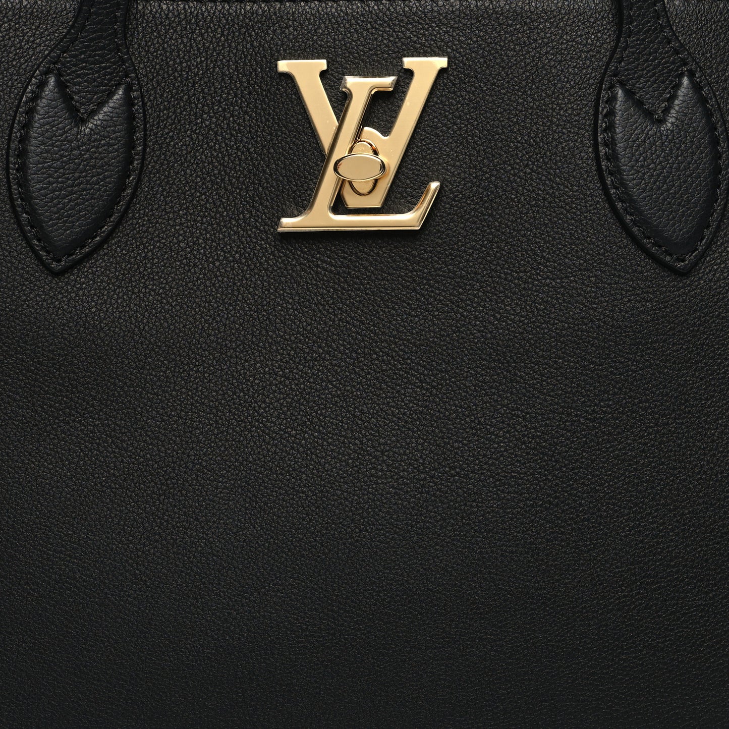 Grained Calfskin Lockme Shopper Black