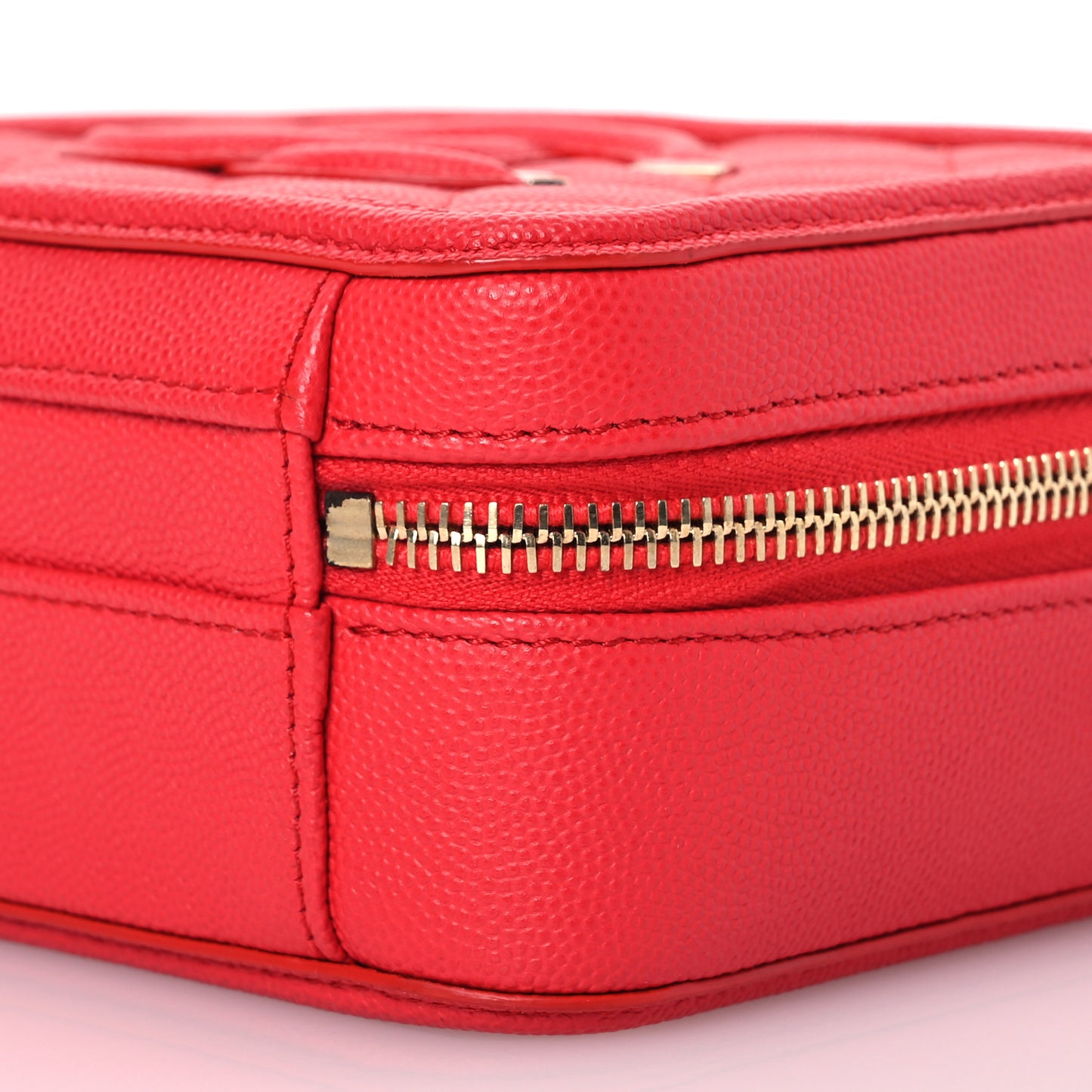 Caviar Quilted Small CC Filigree Vanity Case Red