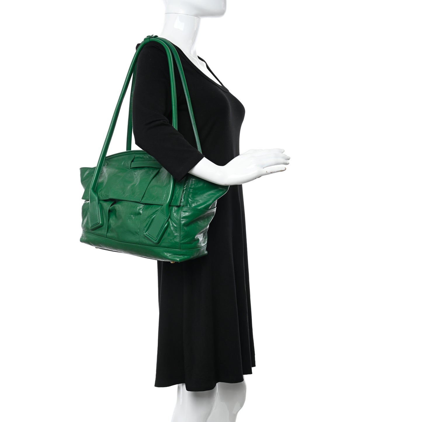 Paper Calfskin Maxi Intrecciato Medium Arco Slouch Racing Green