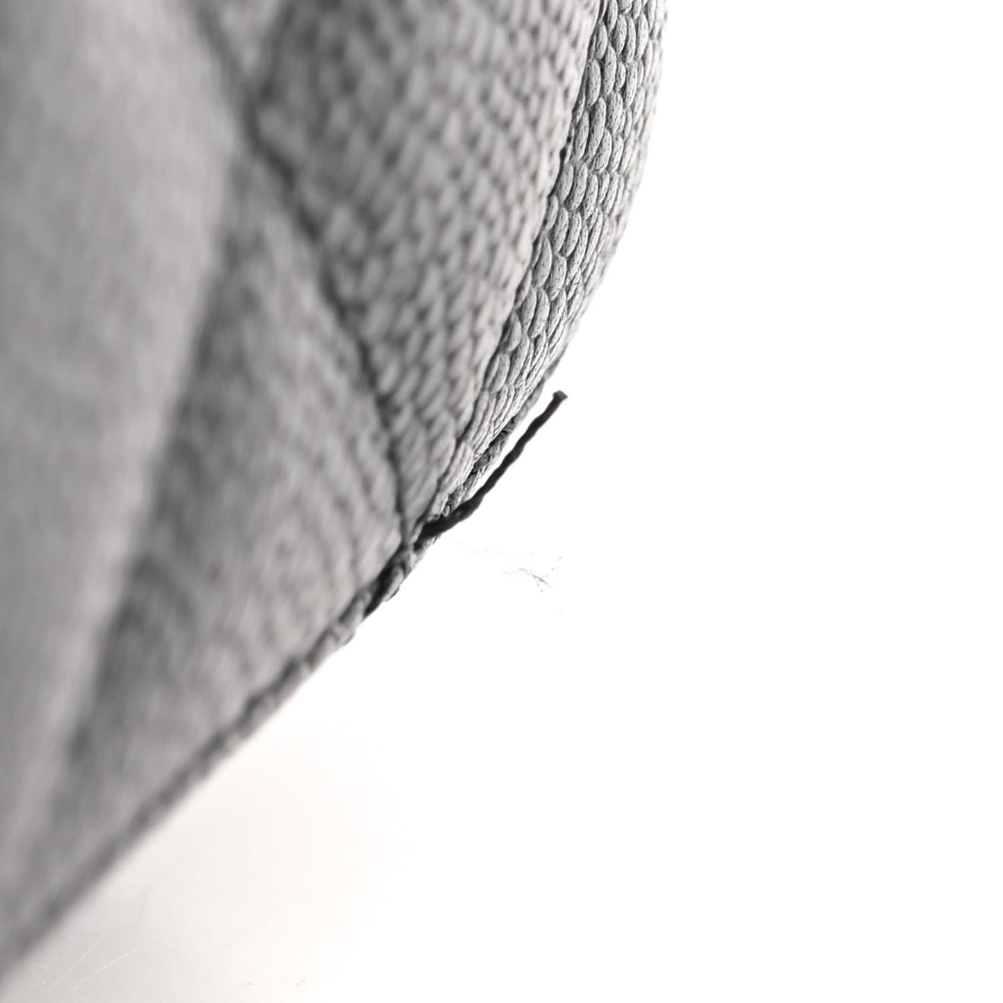 Caviar Quilted Small Top Handle Vanity Case With Chain Black