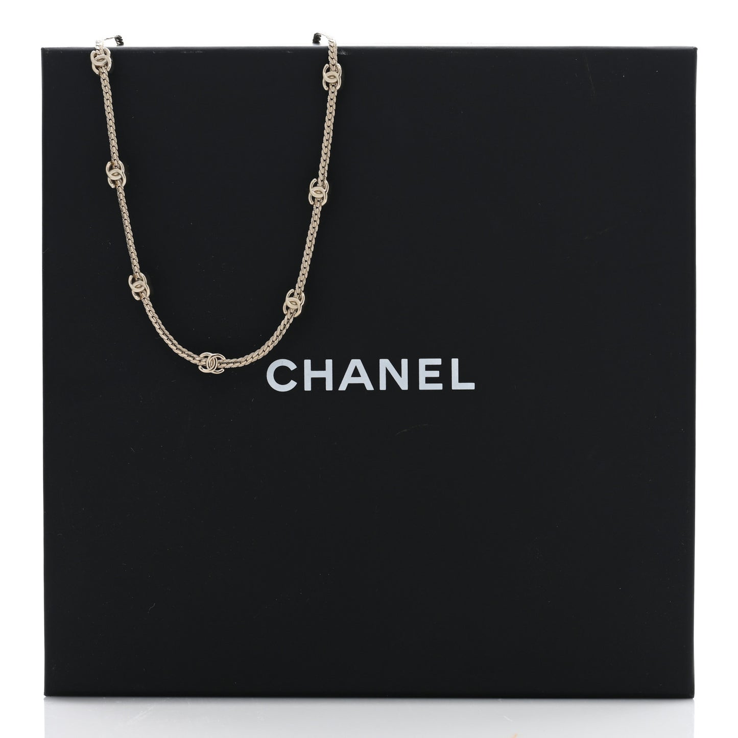 Metal CC Short Chain Necklace Gold