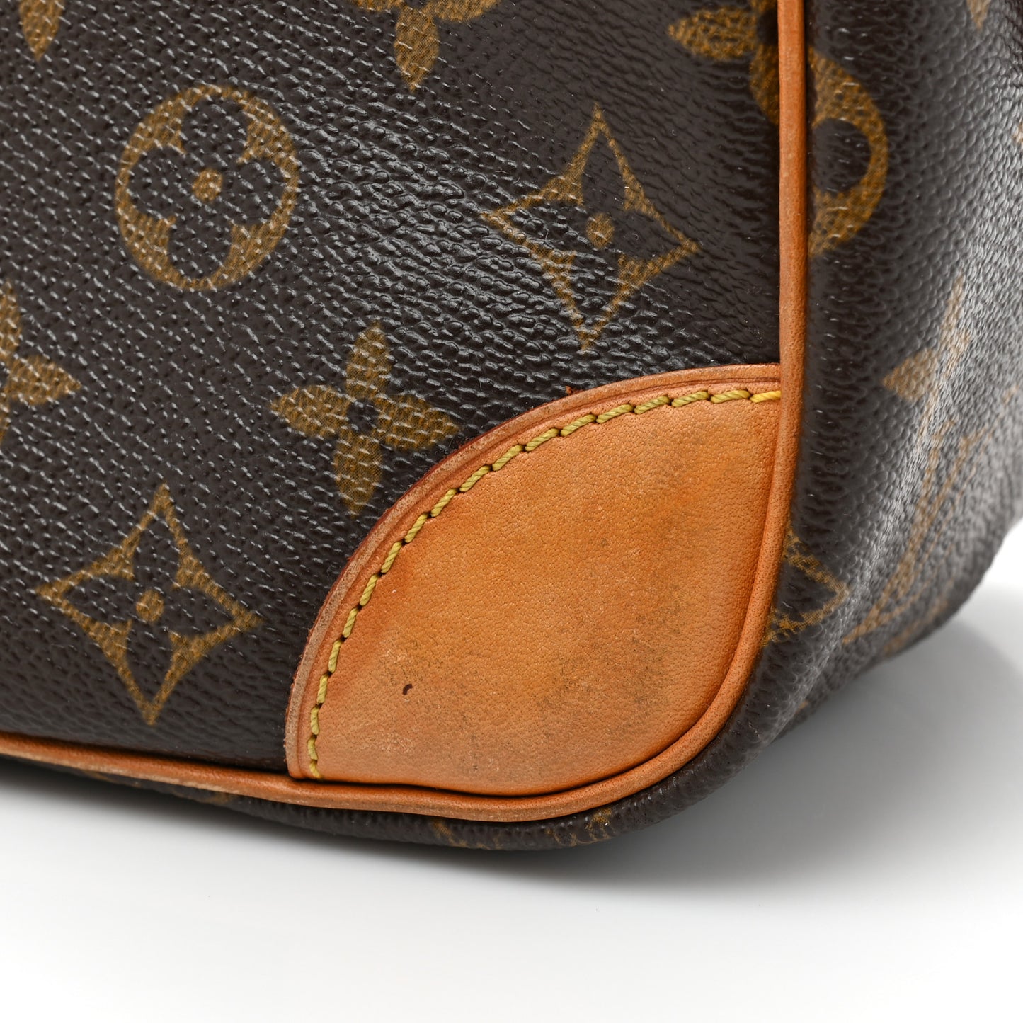 Monogram Nil 28