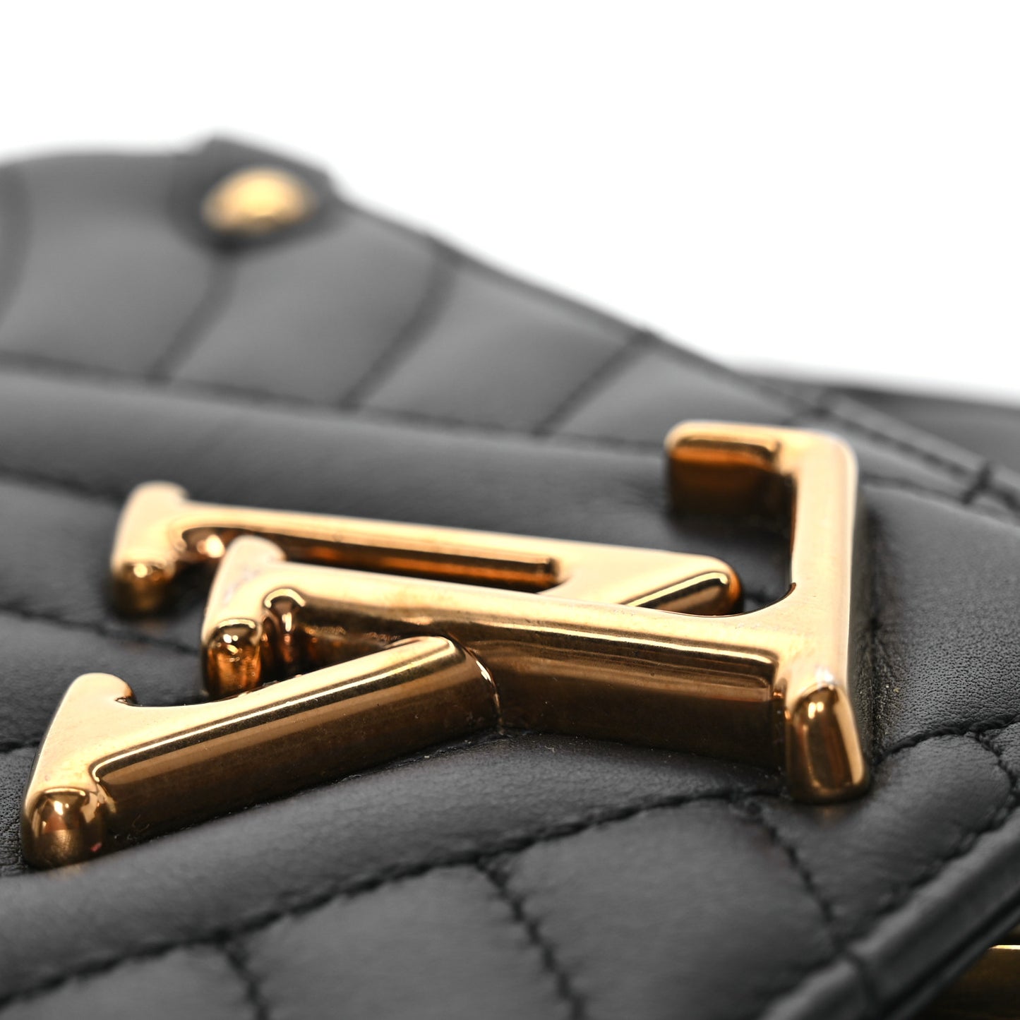 Calfskin New Wave Chain PM Black
