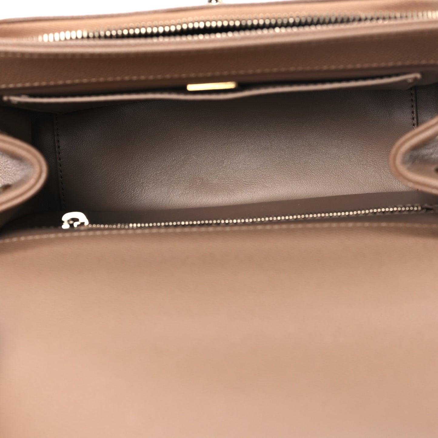 Caviar Quilted Medium Business Affinity Flap Beige