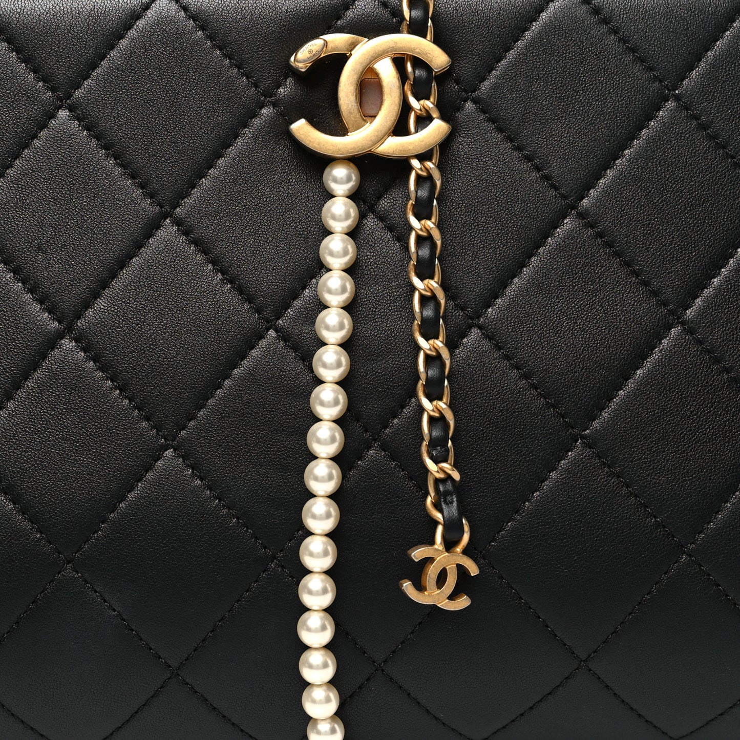 Lambskin Quilted Pearl Clutch Black