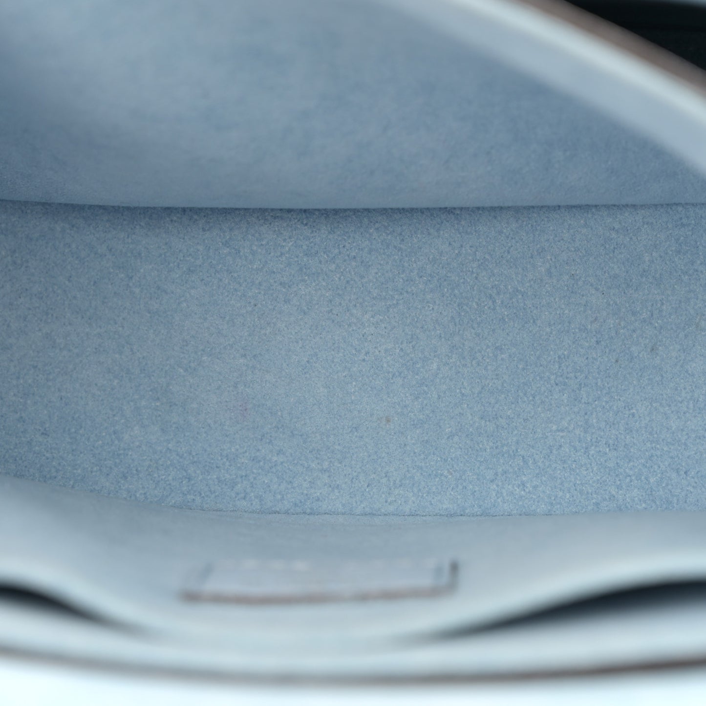 Grained Calfskin Lockme Tender Bleu Nuage
