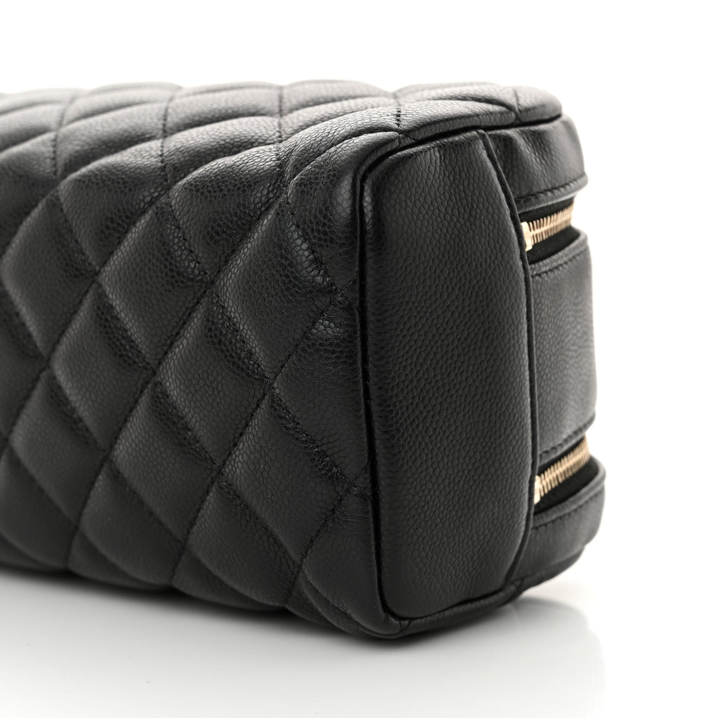 Caviar Quilted Toiletry Case With Chain Black
