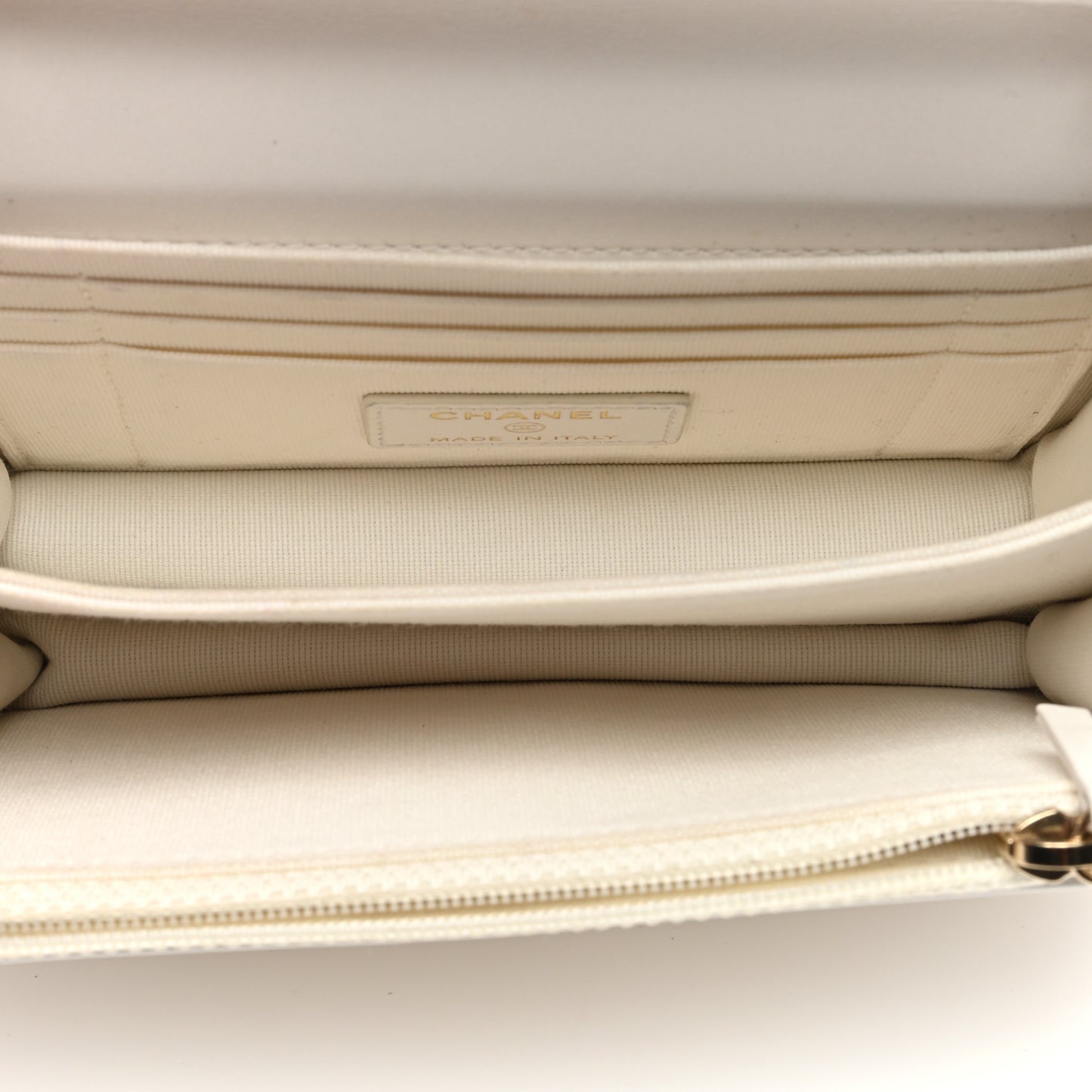 Caviar Quilted Mini Boy Wallet On Chain WOC White