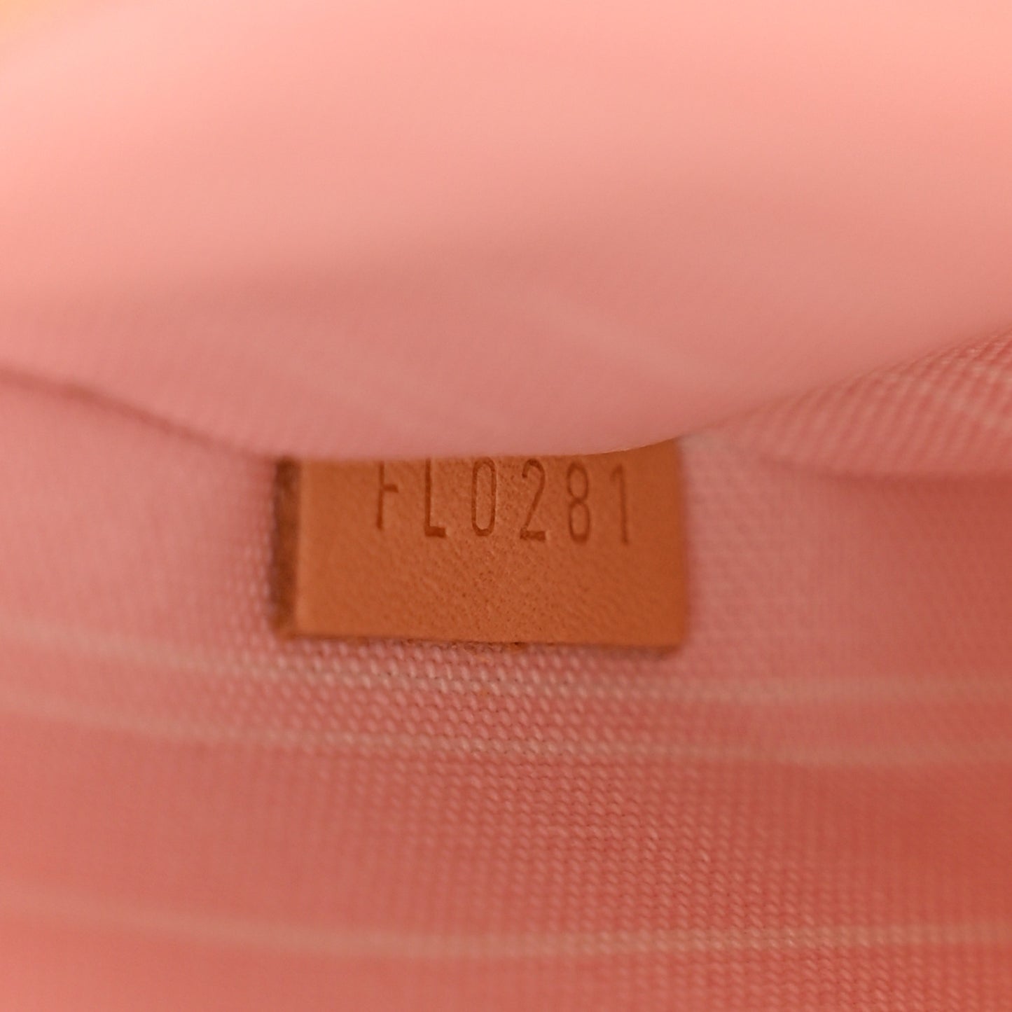 Monogram Giant By The Pool OnTheGo GM Light Pink