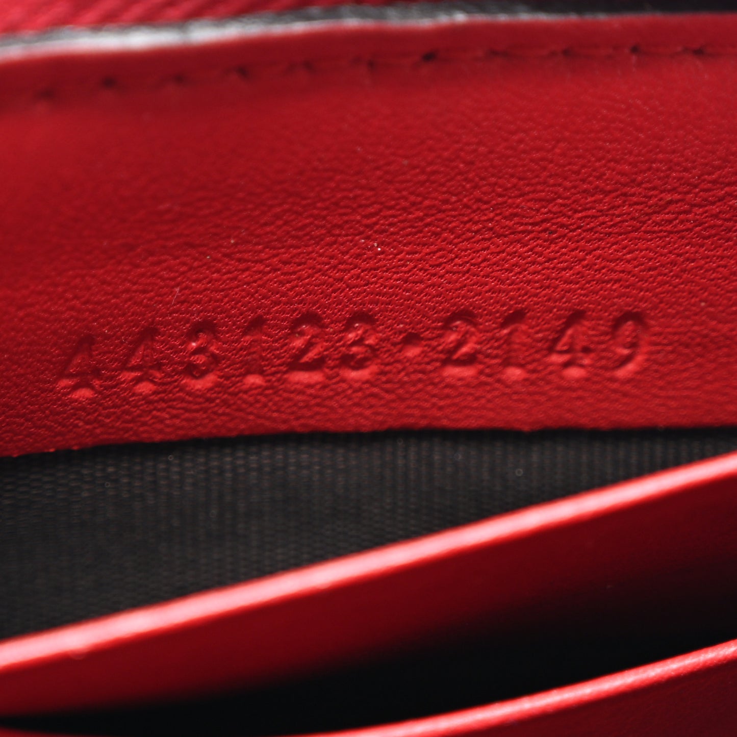 Calfskin Matelasse GG Marmont Zip Around Wallet Hibiscus Red