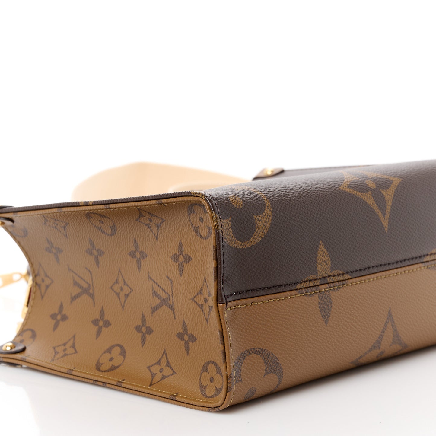 Reverse Monogram Giant Onthego PM