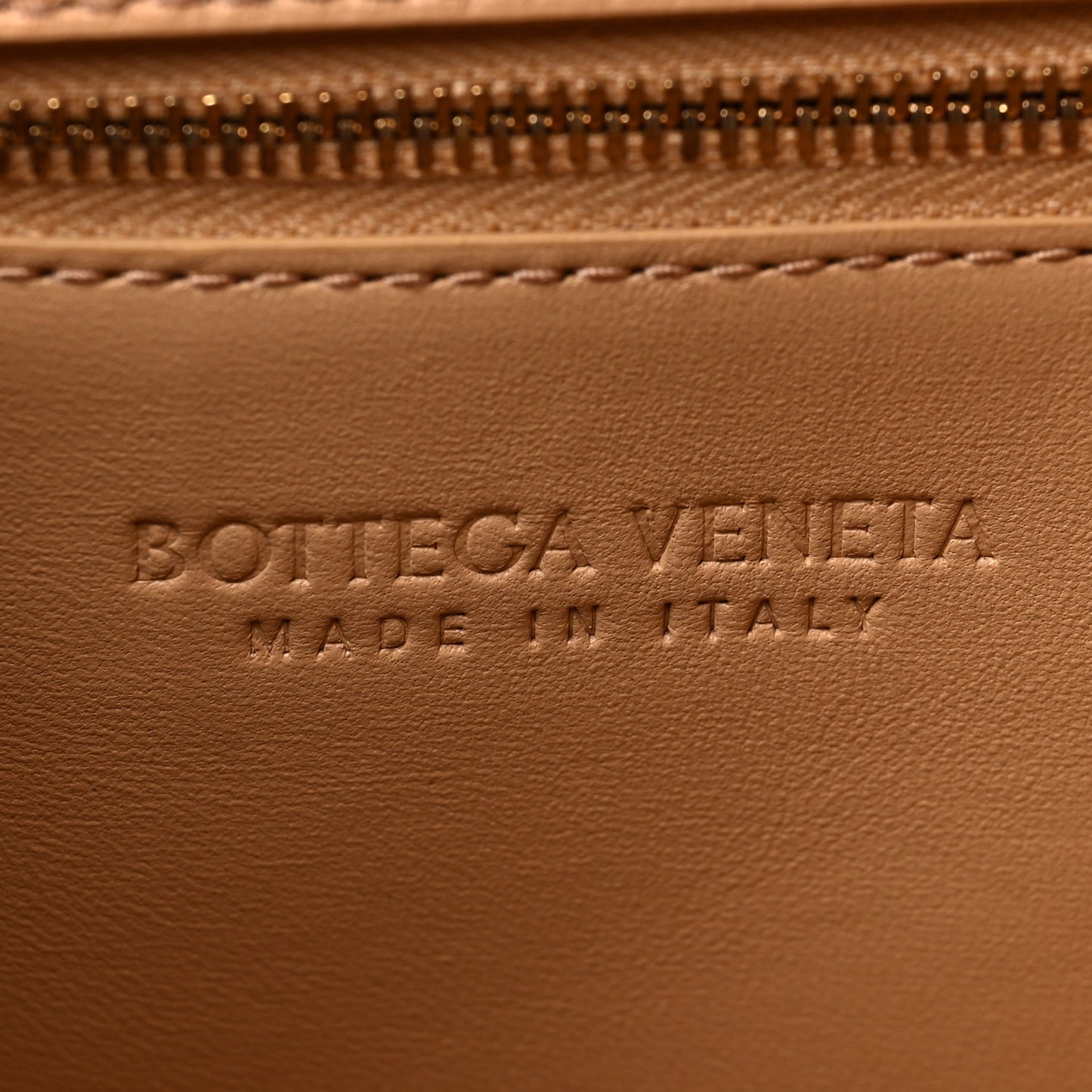 Box Calfskin Nappa Clip Bag Almond Gold