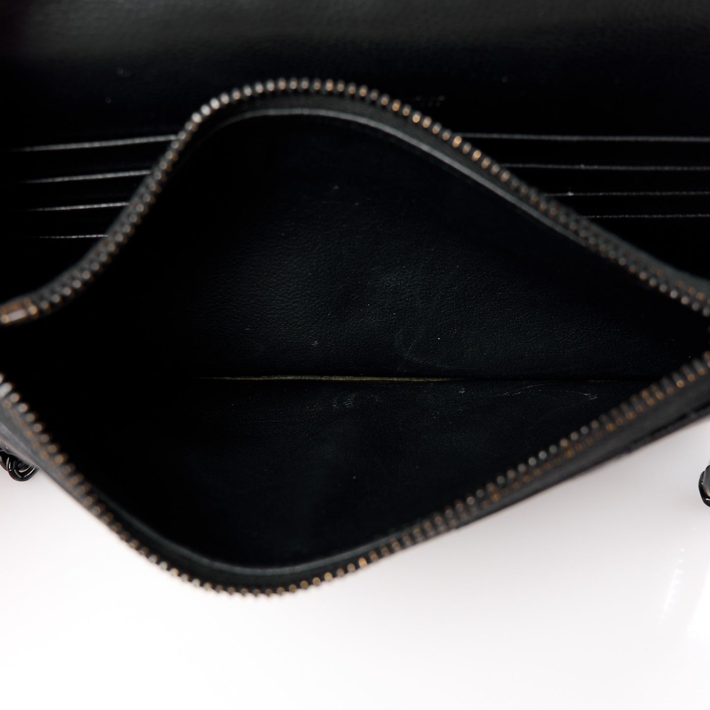 Grain De Poudre Matelasse Chevron Monogram Monochrome Envelope Chain Wallet Black