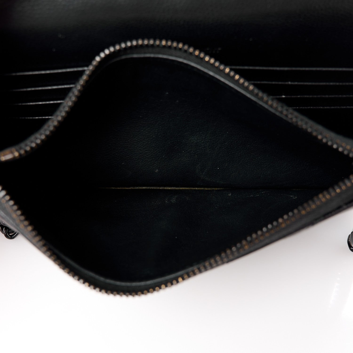 Saint Laurent Grain De Poudre Matelasse Chevron Monogram Monochrome Envelope Chain Wallet Black 8 of 11