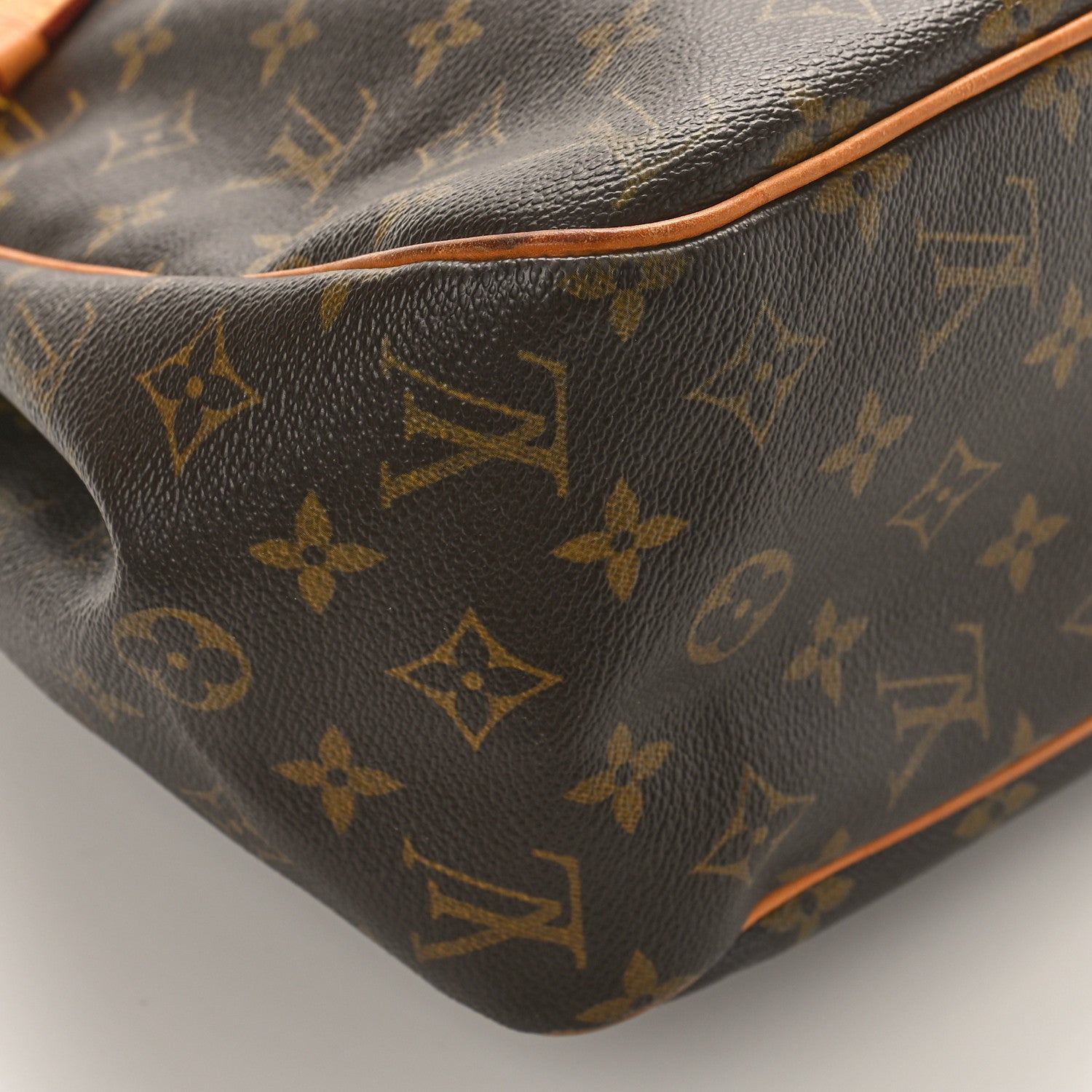 Louis Vuitton Monogram Batignolles Horizontal 8 of 8