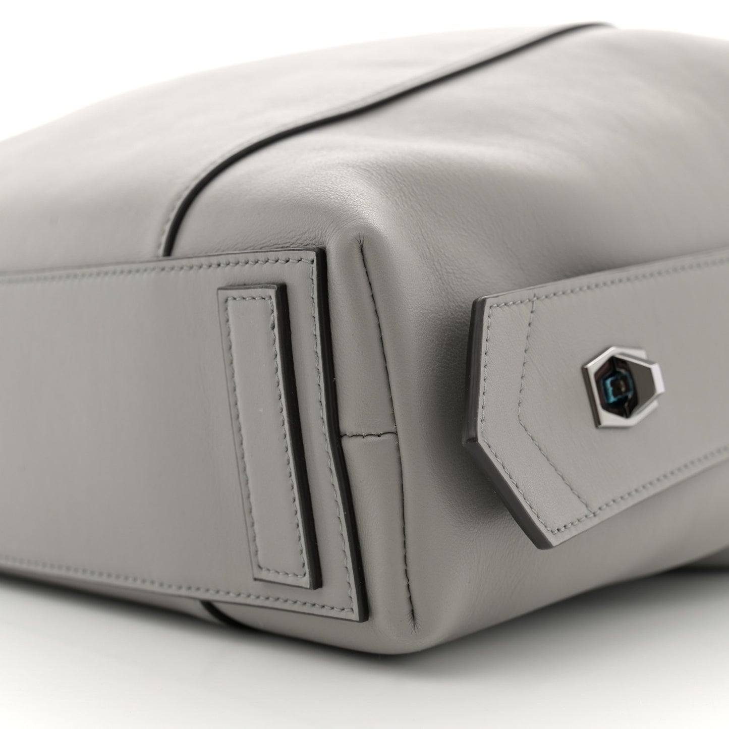 Soft Calfskin Medium Soft Antigona Pearl Grey