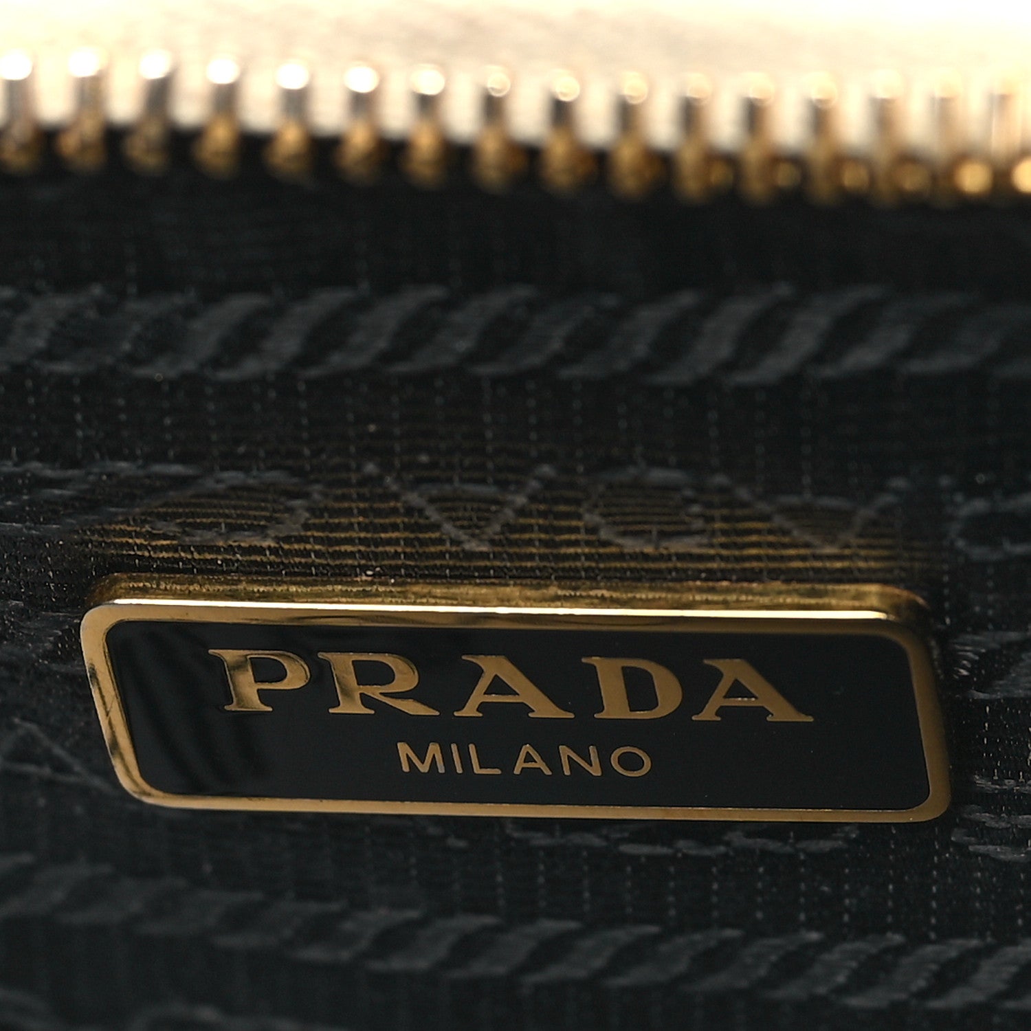 Prada Saffiano Re-Edition 2005 Shoulder Bag White 6 of 12