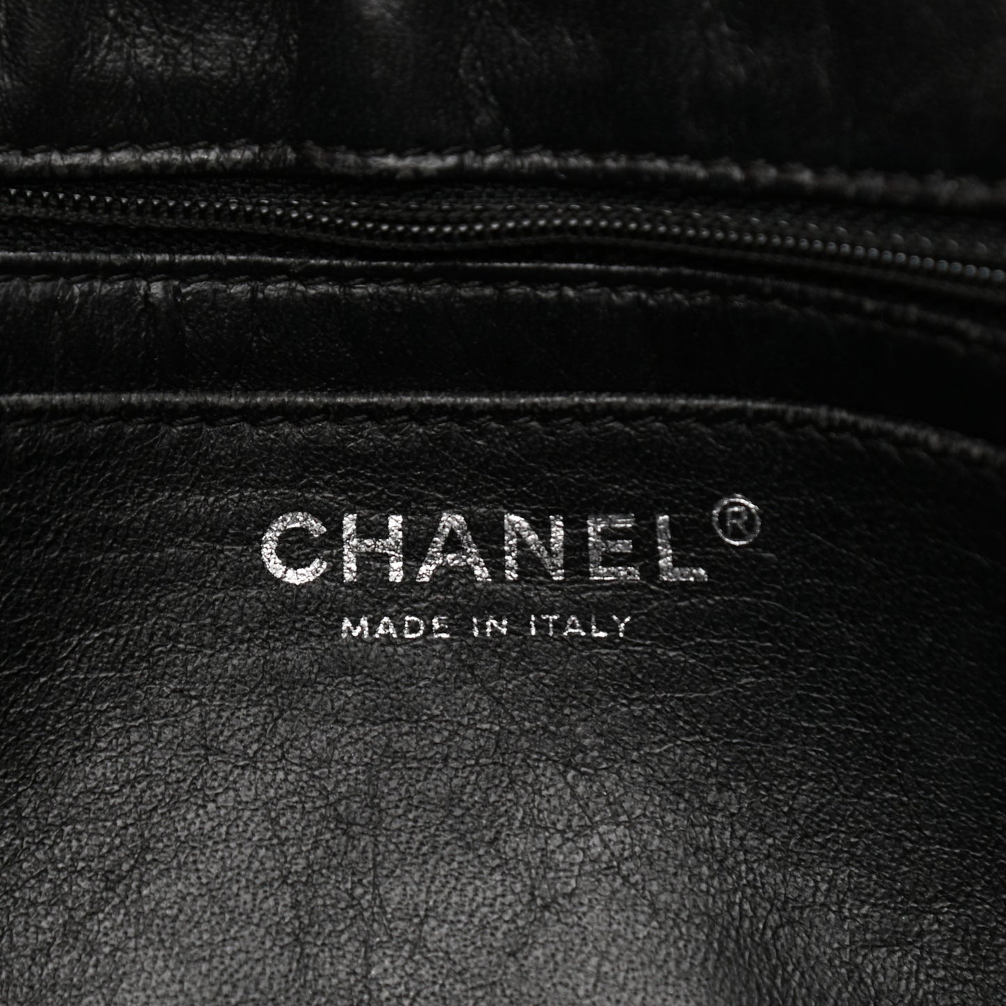 Calfskin Diagonal Ligne Flap Black