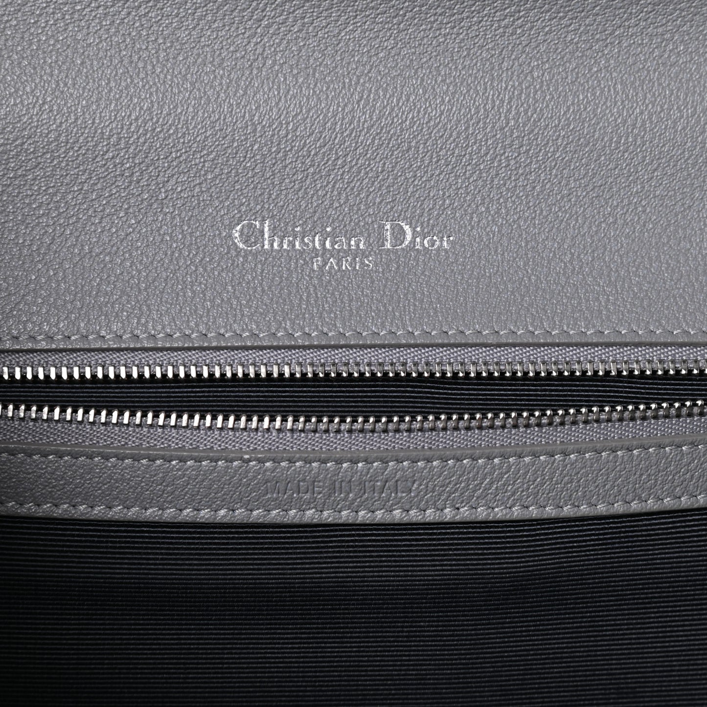 Grained Calfskin Medium Diorama Flap Bag Gris