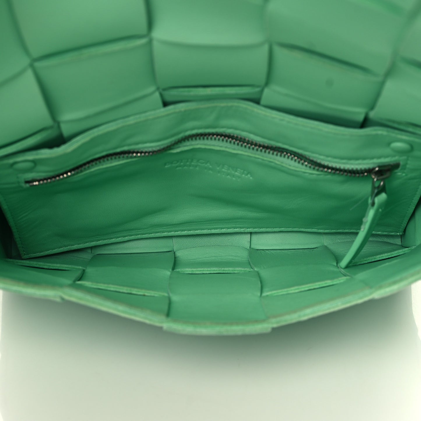 Lambskin Maxi Intrecciato Cassette Crossbody Bag Fountain