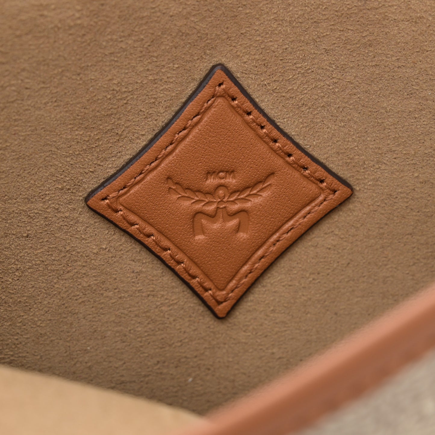 Lauretos Nappa Small Himmel Crossbody Oatmeal