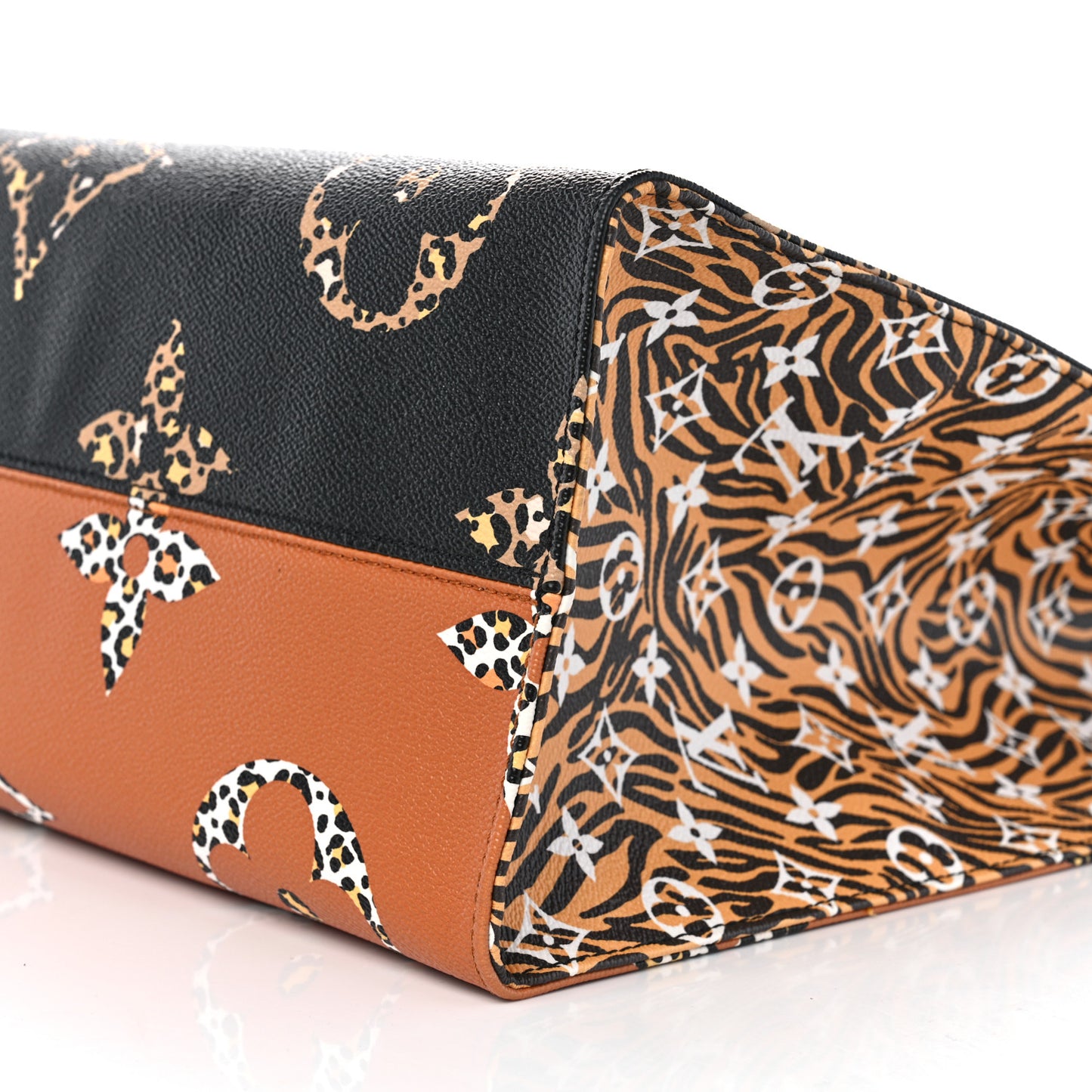 Monogram Giant Jungle Onthego GM Black