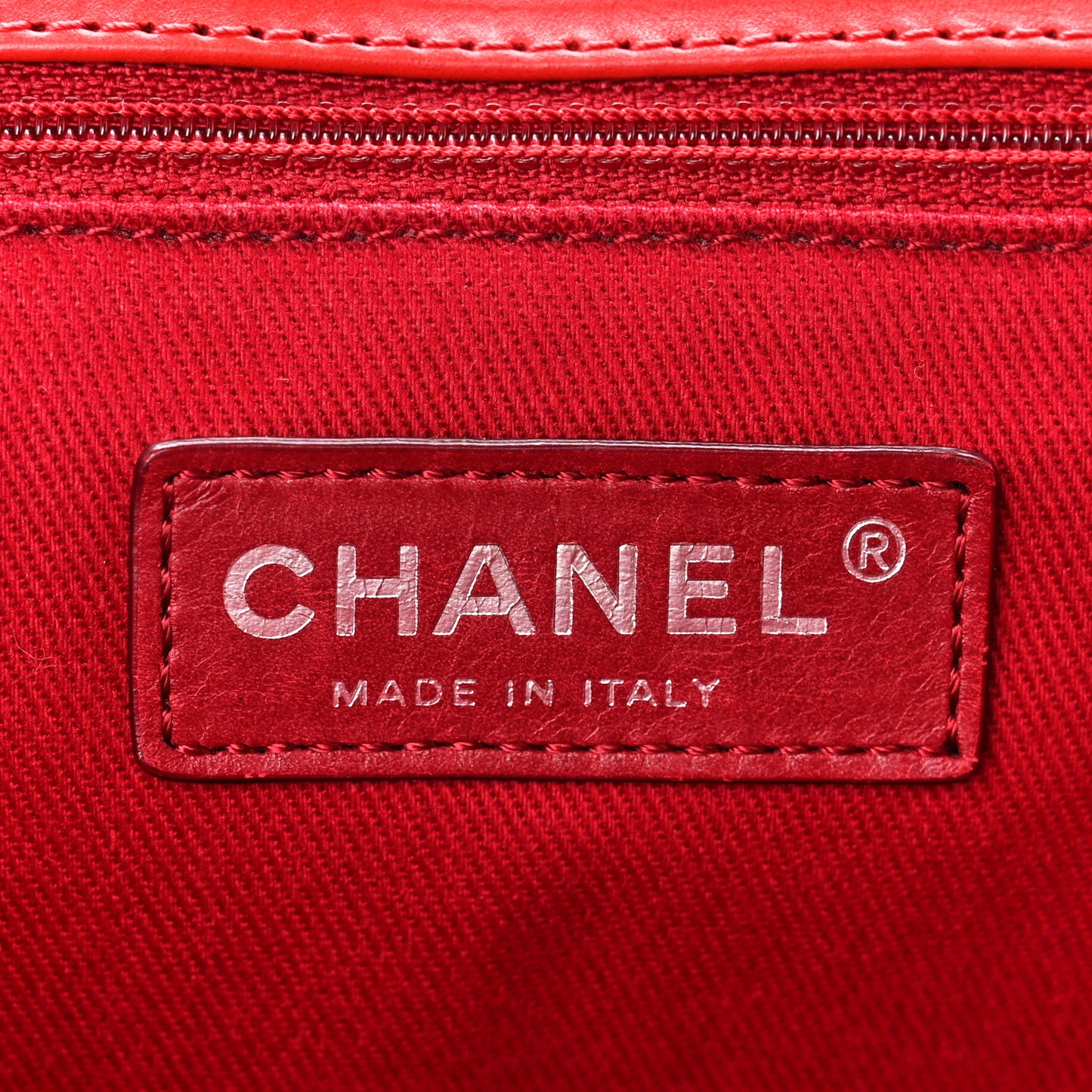 Grained Calfskin Medium Natural Beauty Flap Red