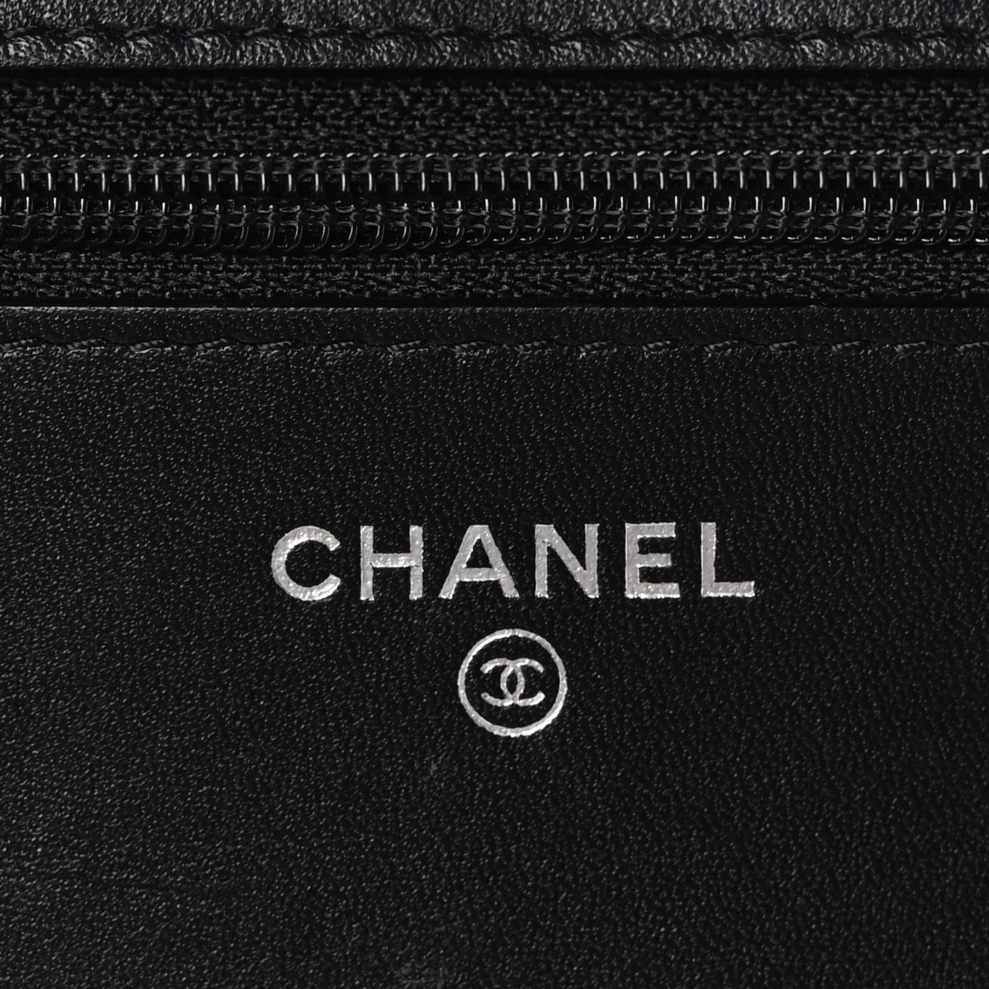 Calfskin Chain 20s Signe Wallet on Chain WOC Black