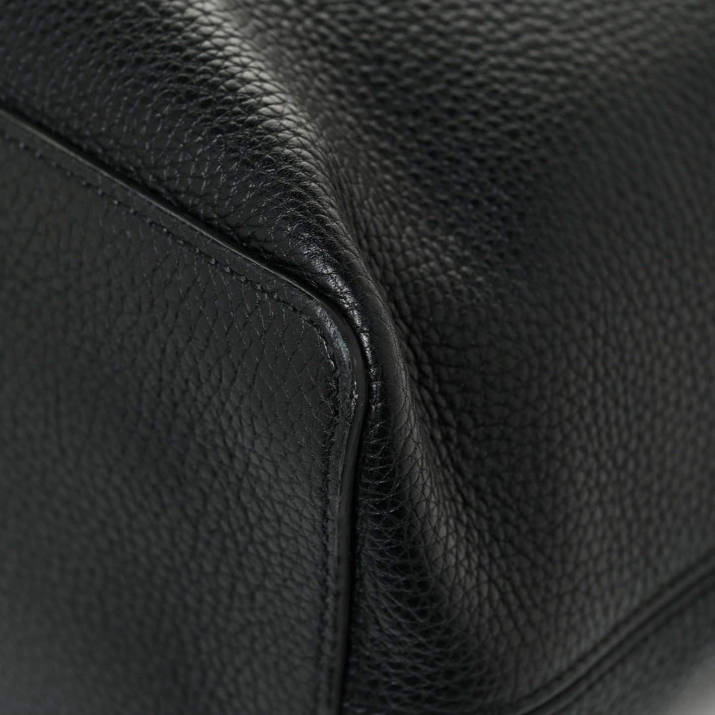 Pebbled Calfskin Large Soho Hobo Black